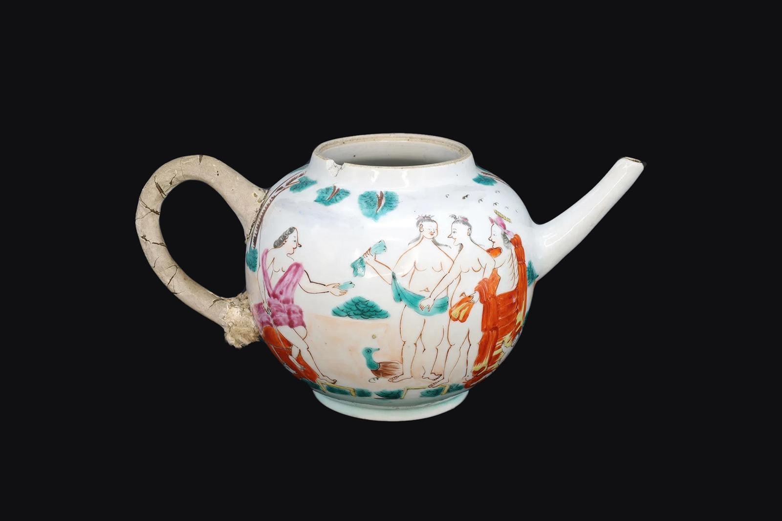 Antique 18th Century Canton Chinese Exports, A Semi Porcelain Tea Pot With Unusual Repairs, Museography Interest, Rare Work Of Restoration