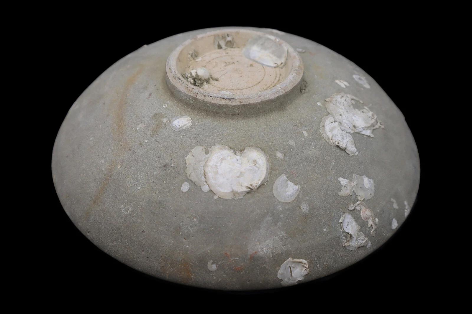 Ancient Ceramic Bowl, Dai Viet, Annam, Vietnam circa 1279 to 1368 AD, around the same period of the Chinese Yuan Dynasty, Shipwreck Pottery