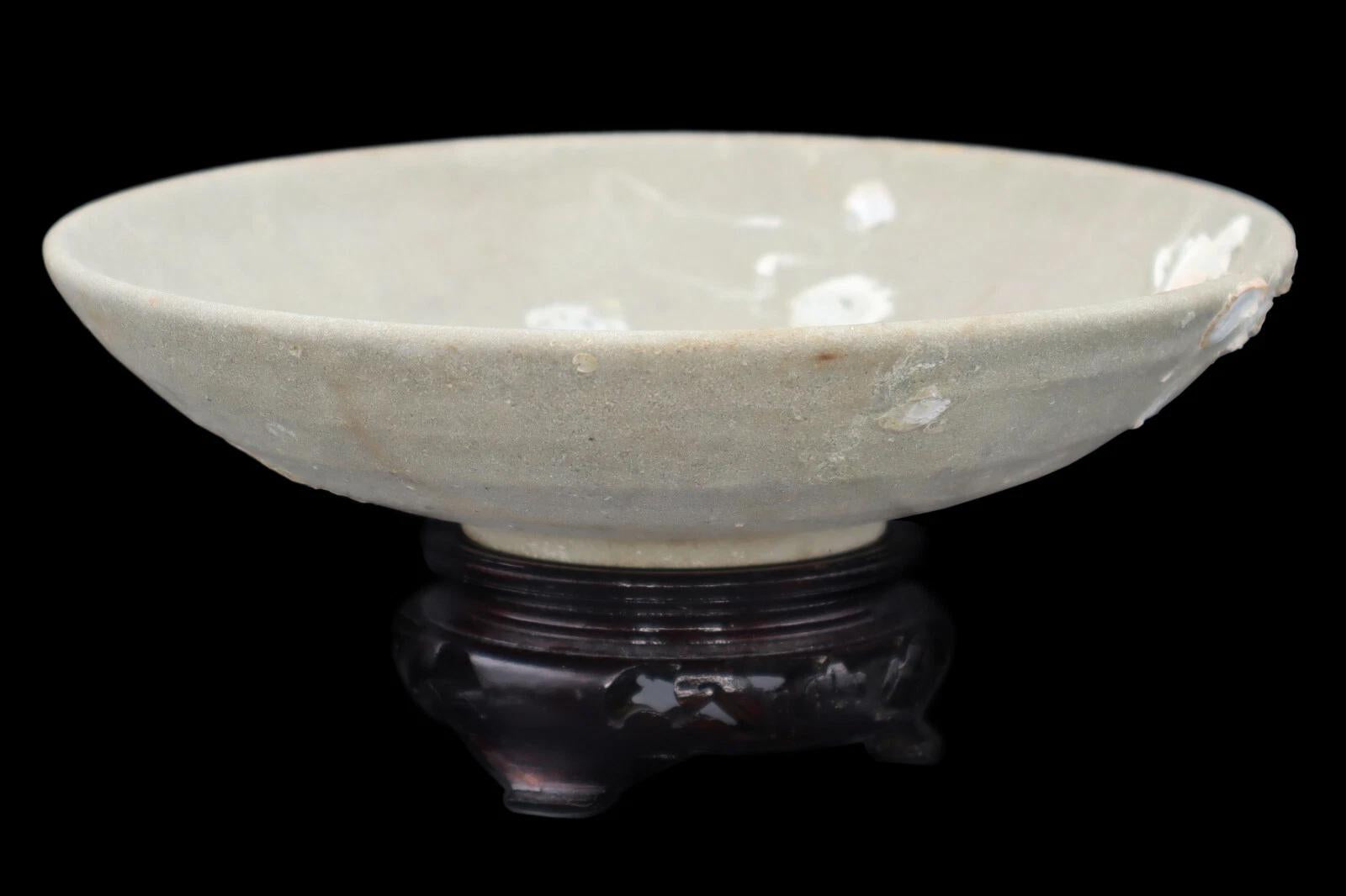 Ancient Ceramic Bowl, Dai Viet, Annam, Vietnam circa 1279 to 1368 AD, around the same period of the Chinese Yuan Dynasty, Shipwreck Pottery
