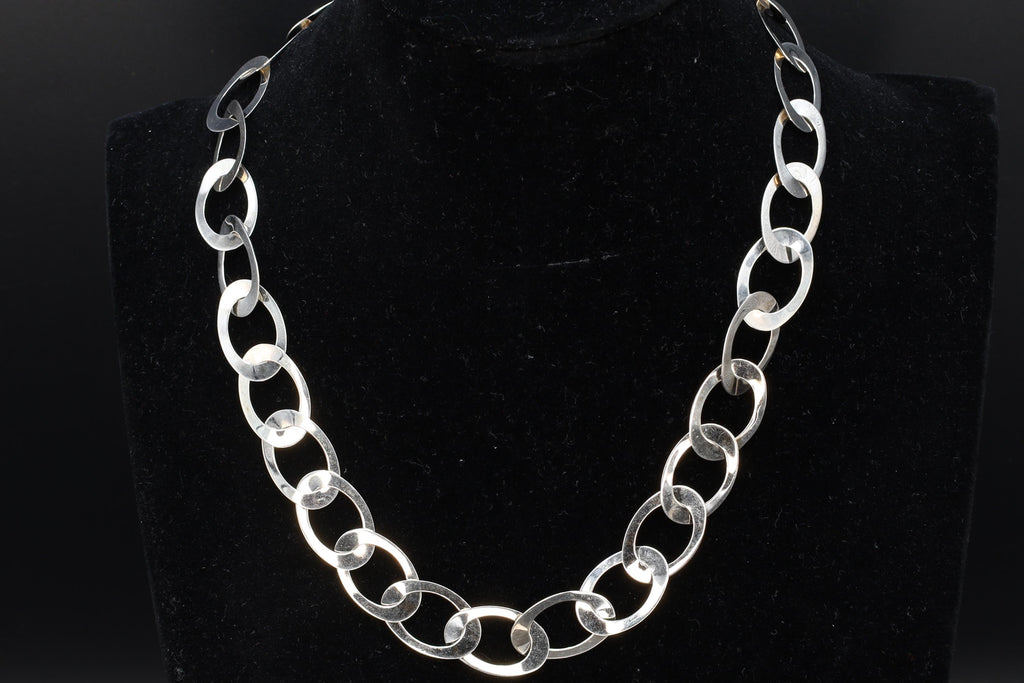 Contemporary Womens Jewelry, A 925 Sterling Silver Flat Link Chain, Collar 18 inches Length, Retro Vintage 1990s Fashion Accessories
