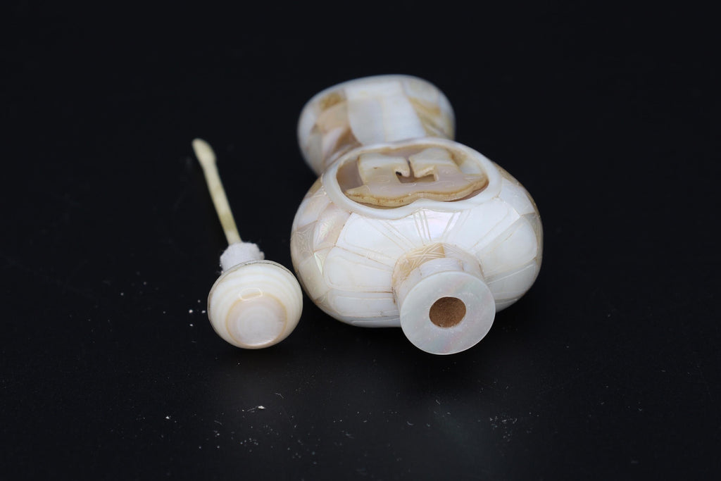 Antique Early 20th Century Hand Carved Mother Of Pearl Snuff Bottle, China Republic Period, Art Deco Style, Oriental Arts, Tobacciana