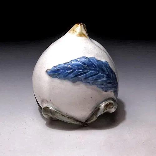 Ariyasu Takada, Suiteki Japanese Calligraphy Water Pot, Glazed Porcelain Shaped As A Peach Fruit, Japanese Pottery Art, Signed
