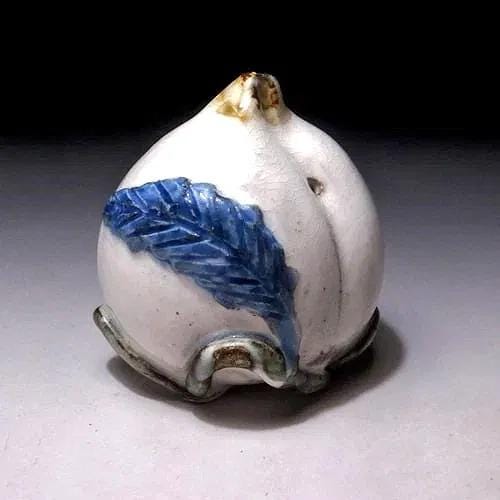 Ariyasu Takada, Suiteki Japanese Calligraphy Water Pot, Glazed Porcelain Shaped As A Peach Fruit, Japanese Pottery Art, Signed