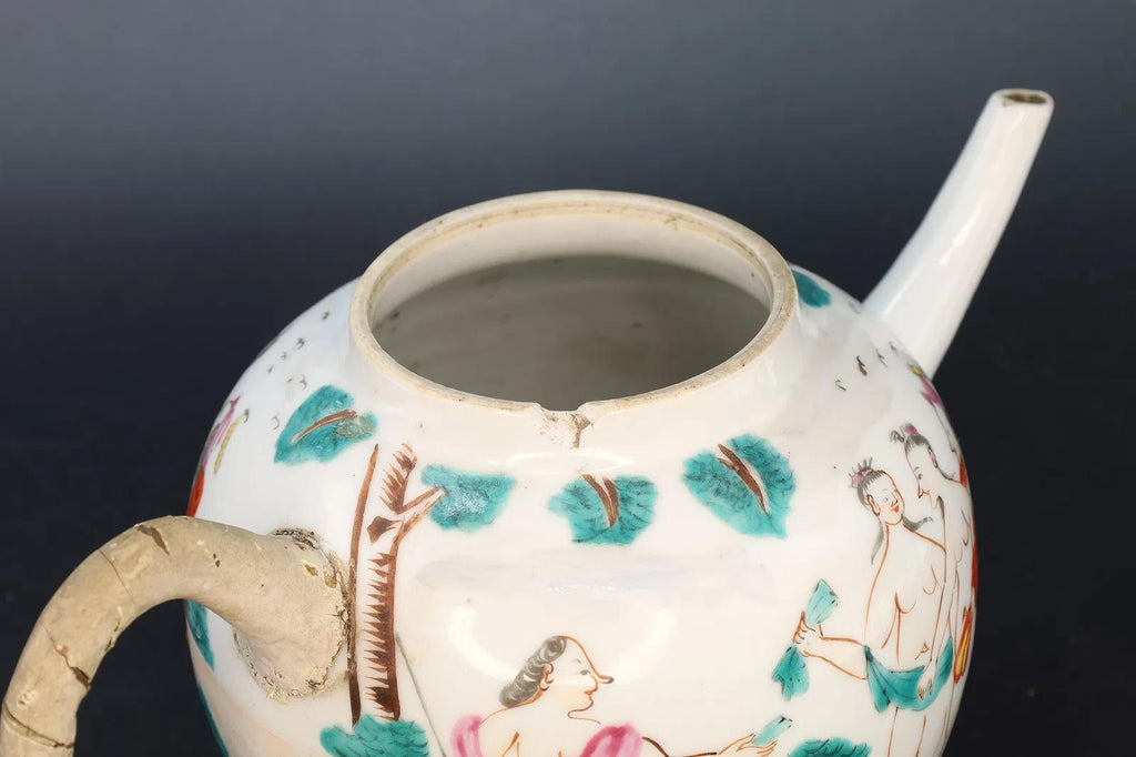 Antique 18th Century Canton Chinese Exports, A Semi Porcelain Tea Pot With Unusual Repairs, Museography Interest, Rare Work Of Restoration