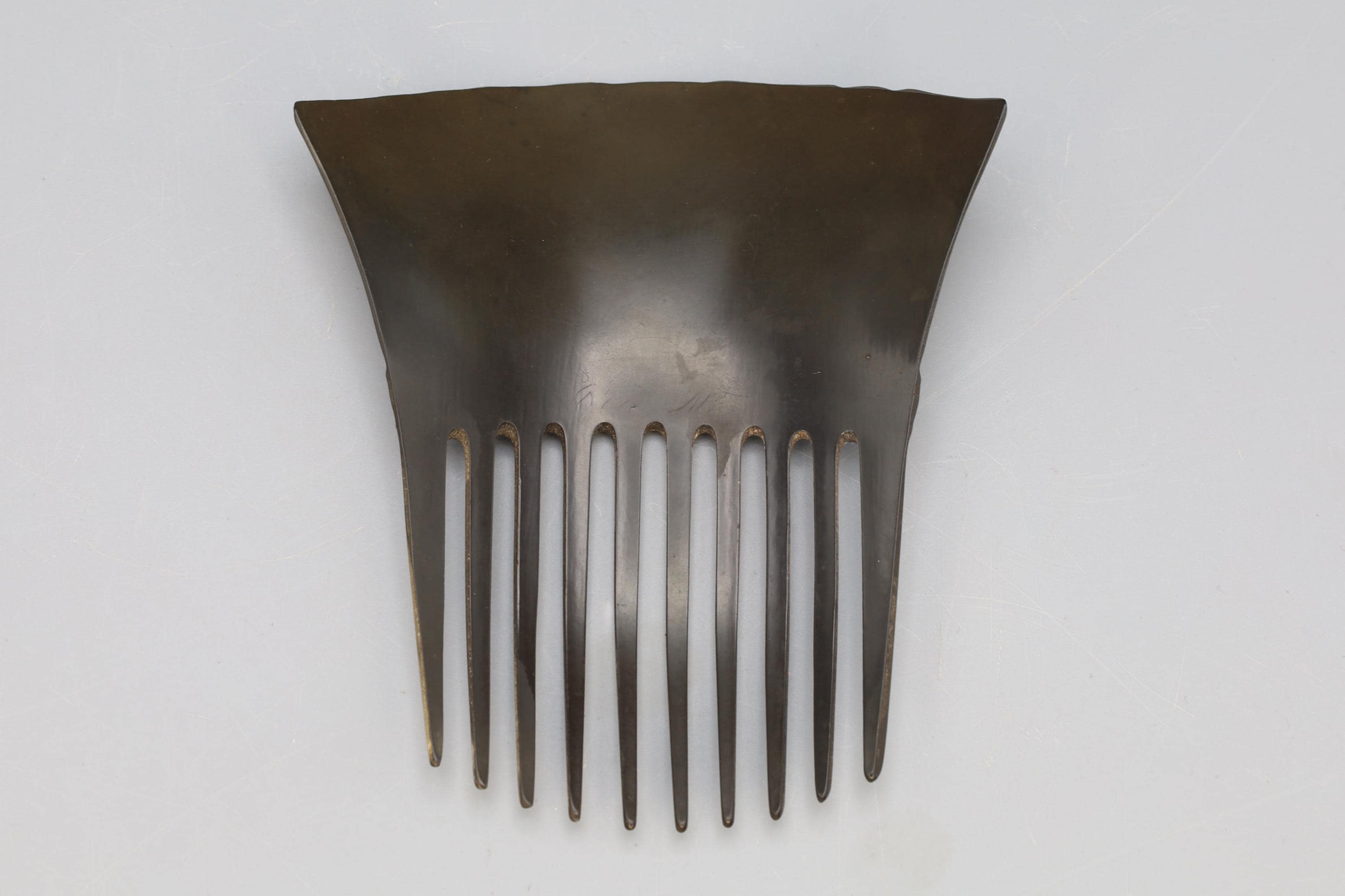 Antique 1880s Peineta, Victorian Era Fashion Accessories, Vulcanite Ornament Hair Comb, Gutta Percha In Art Nouveau Style, Very Rare