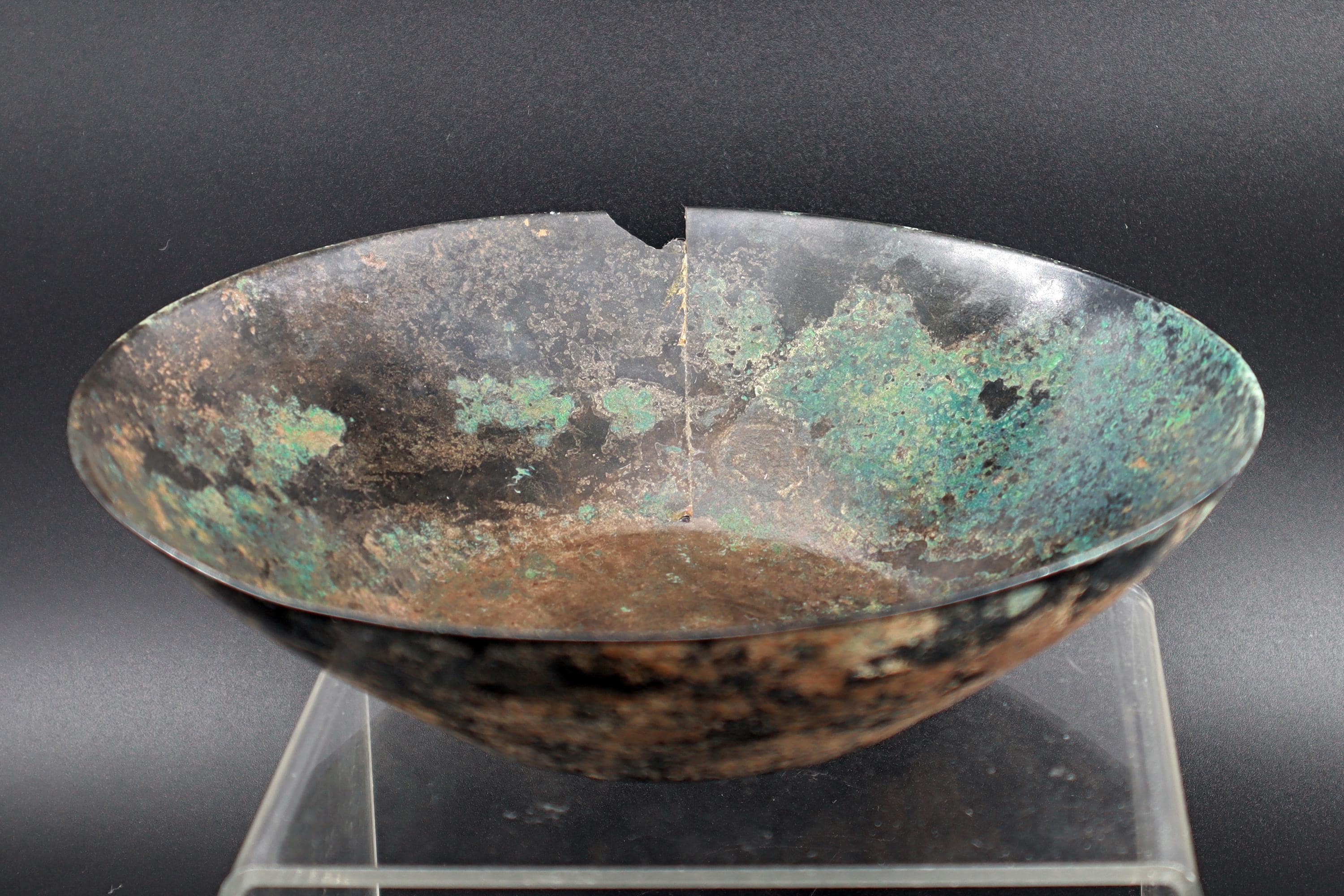 Ancient Near East, Sasanian Empire, Dated As Between The 3rd To 7th Century CE. A Simple Manufacture Bronze Bowl Or Phiale, Antiquities Art