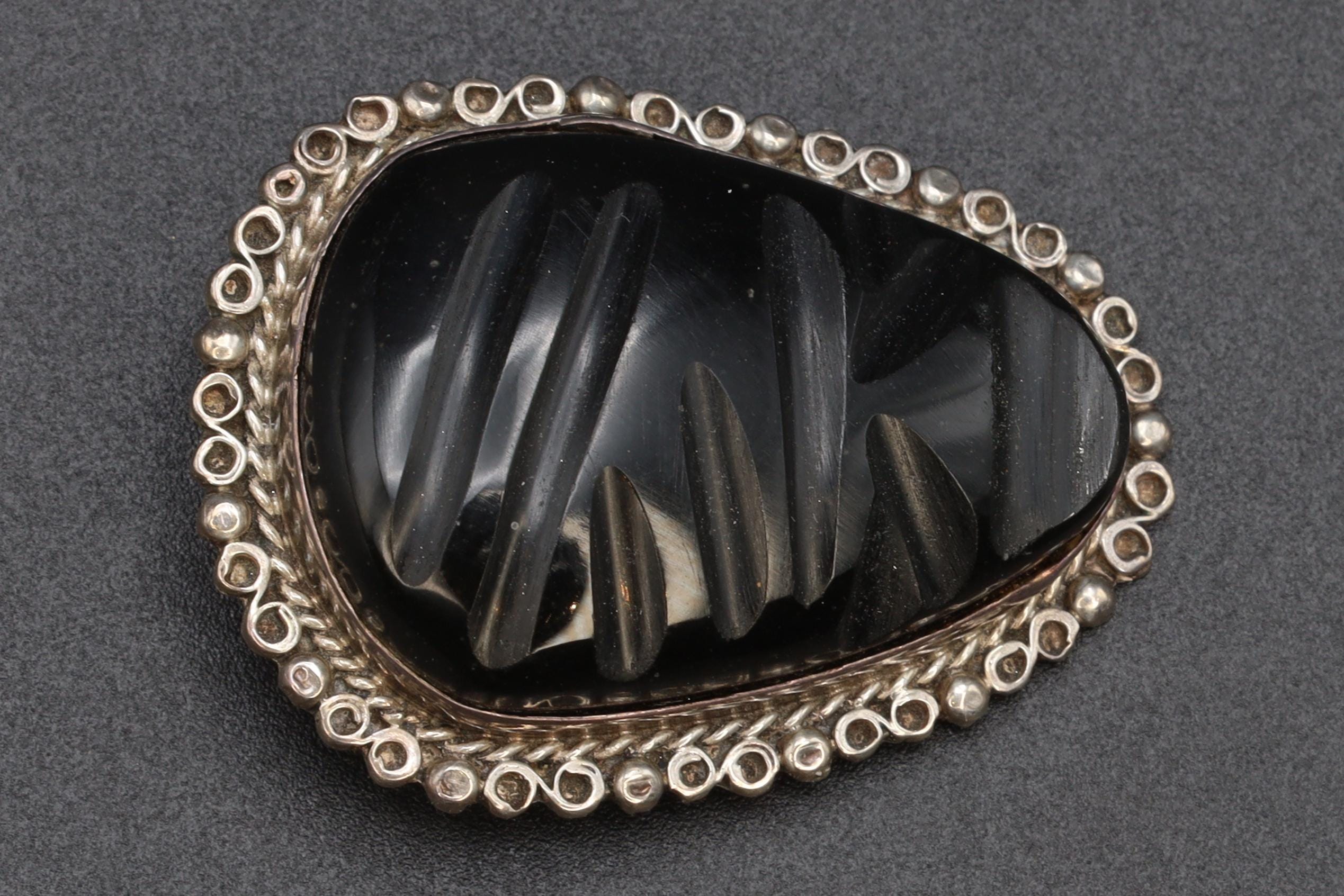 Art Deco Jewelry From Mexico, A Mid Century Brooch Pin On Neo Aztec Design, Sterling Silver And Carved Black Onyx, Retro Ethnic Fashion Art