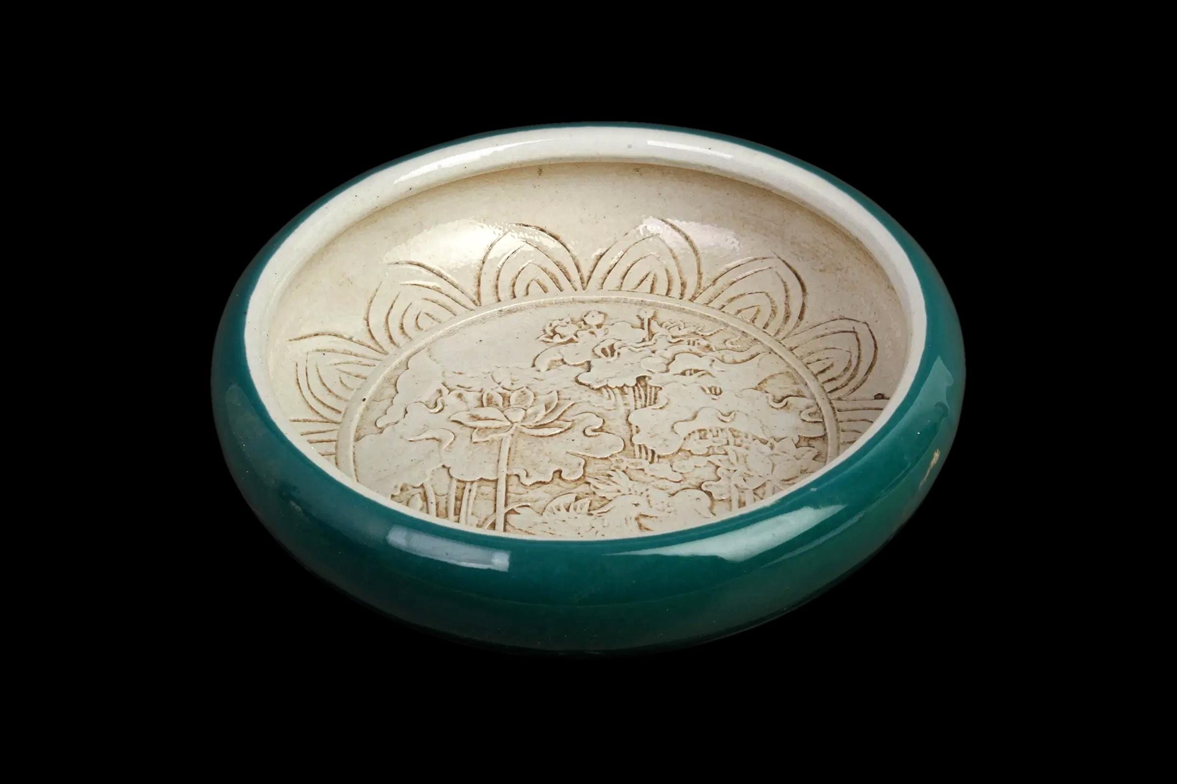 Antique 1900s Peacock Dark Green Glazed Inner Carved Porcelain Brush Washer,  Flower Pot In A Qing Dynasty Style, Oriental Home Decoration