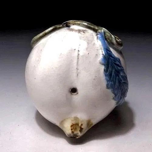 Ariyasu Takada, Suiteki Japanese Calligraphy Water Pot, Glazed Porcelain Shaped As A Peach Fruit, Japanese Pottery Art, Signed