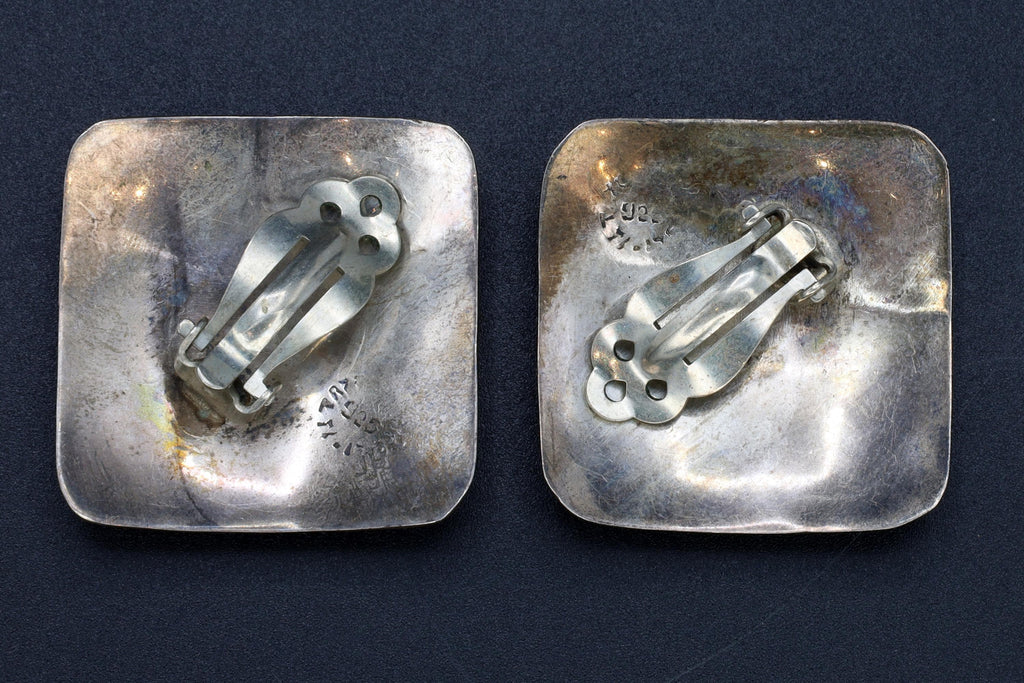 Vintage Taxco Mexico Jewelry, Modernist Earrings Made With 925 Sterling Silver And 8 Cabochons Of Gemstones, Hammered Square Silver Loaf