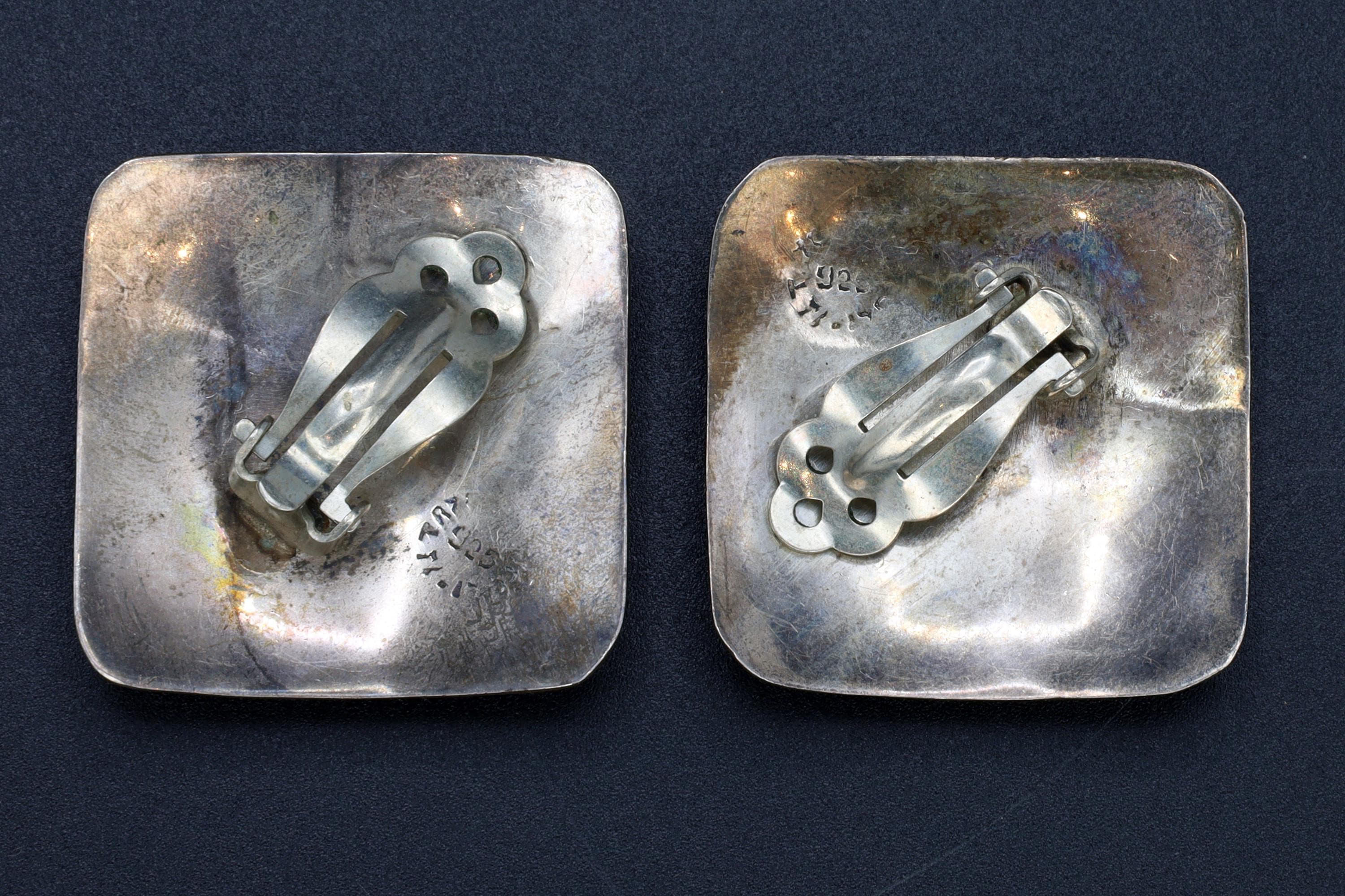 Vintage Taxco Mexico Jewelry, Modernist Earrings Made With 925 Sterling Silver And 8 Cabochons Of Gemstones, Hammered Square Silver Loaf
