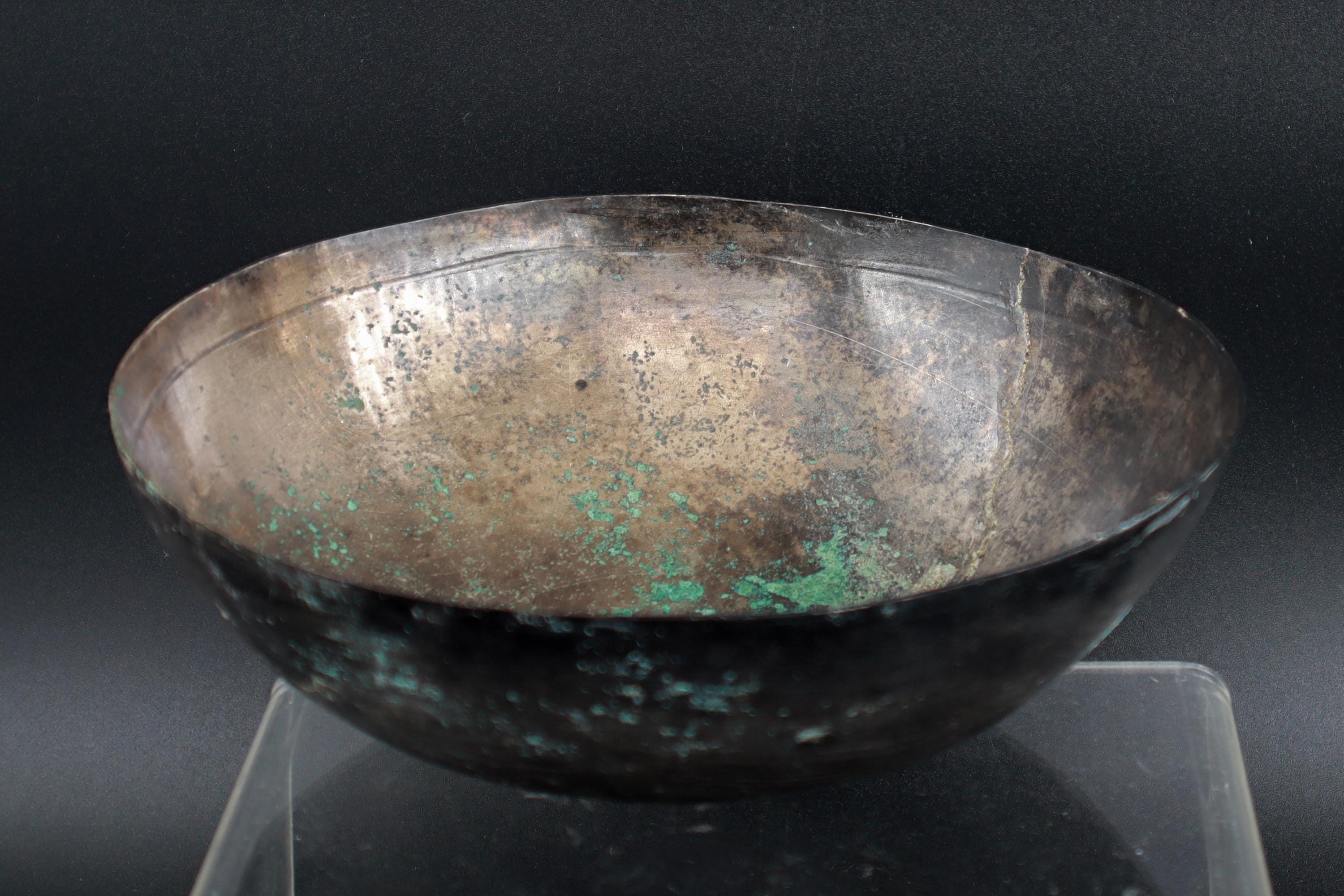 Ancient Near East, Sasanian Empire, Dated As Between The 3rd To 7th Century CE. A Simple Manufacture Bronze Bowl Or Phiale, Antiquities Art