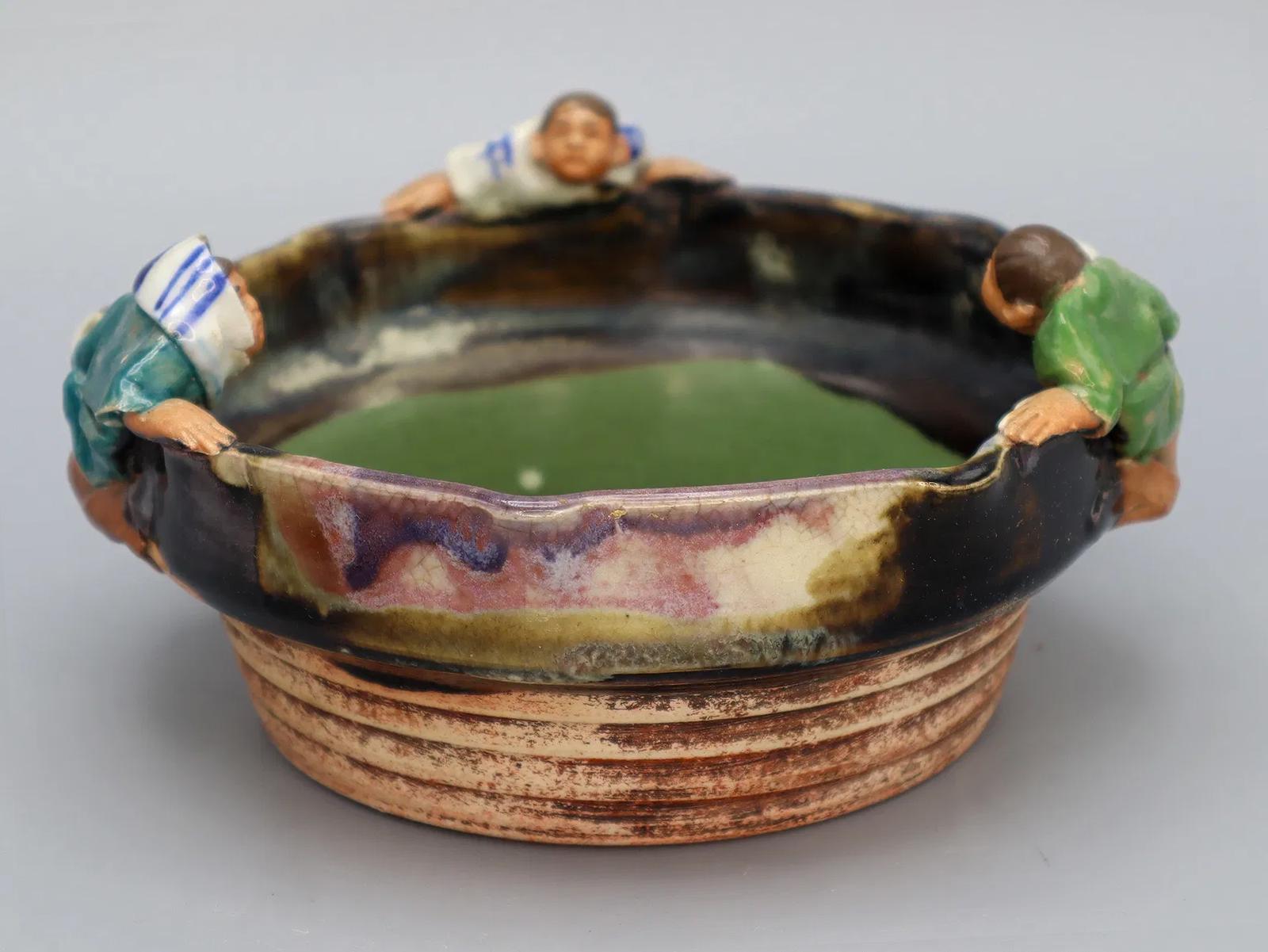 Antique Early 20th Century Japanese Sumida Gawa Drip Pottery Bowl. A Tall Dark Brown Ashtray With 3 Applied Figurines Of Men, Taisho Era