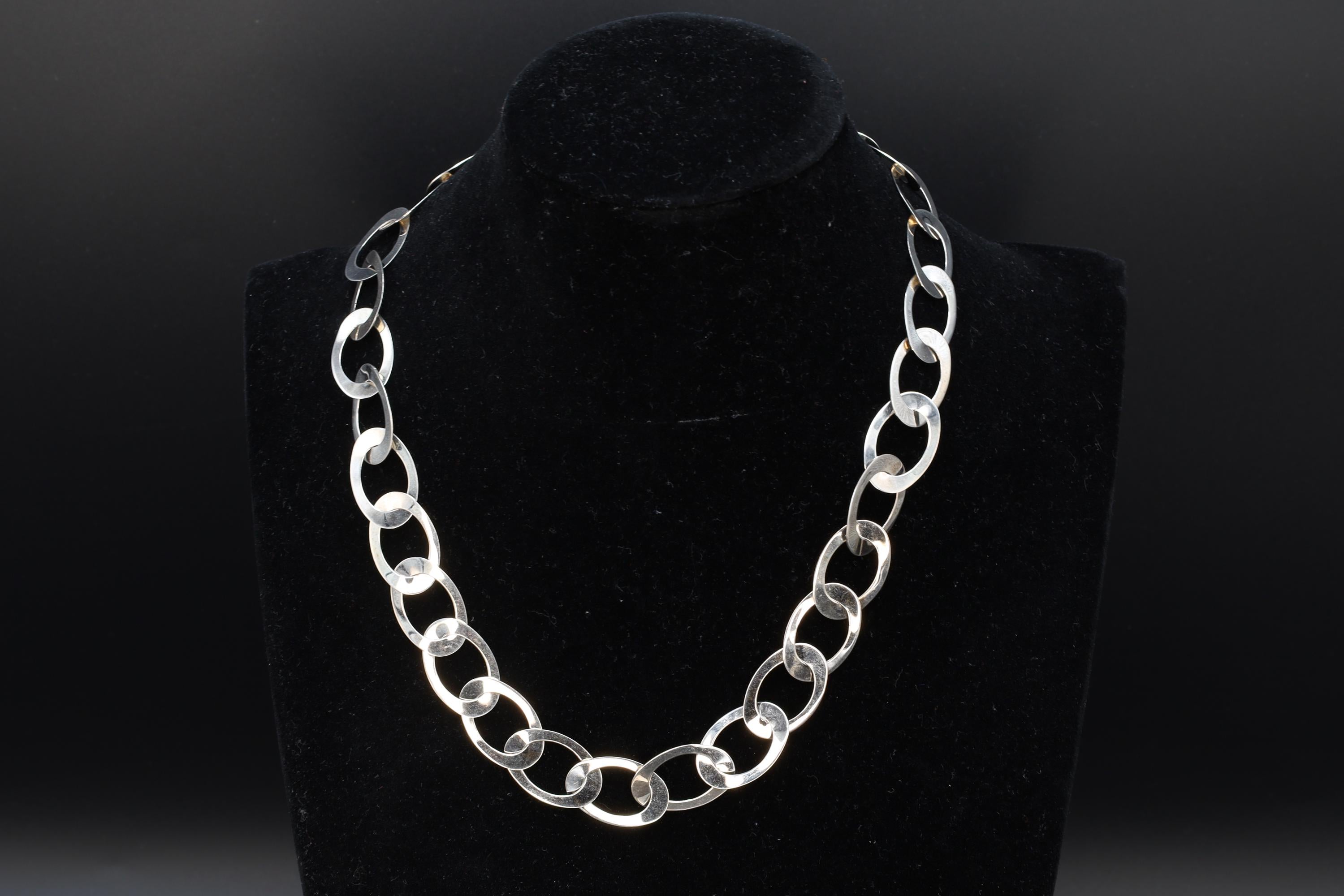 Contemporary Womens Jewelry, A 925 Sterling Silver Flat Link Chain, Collar 18 inches Length, Retro Vintage 1990s Fashion Accessories