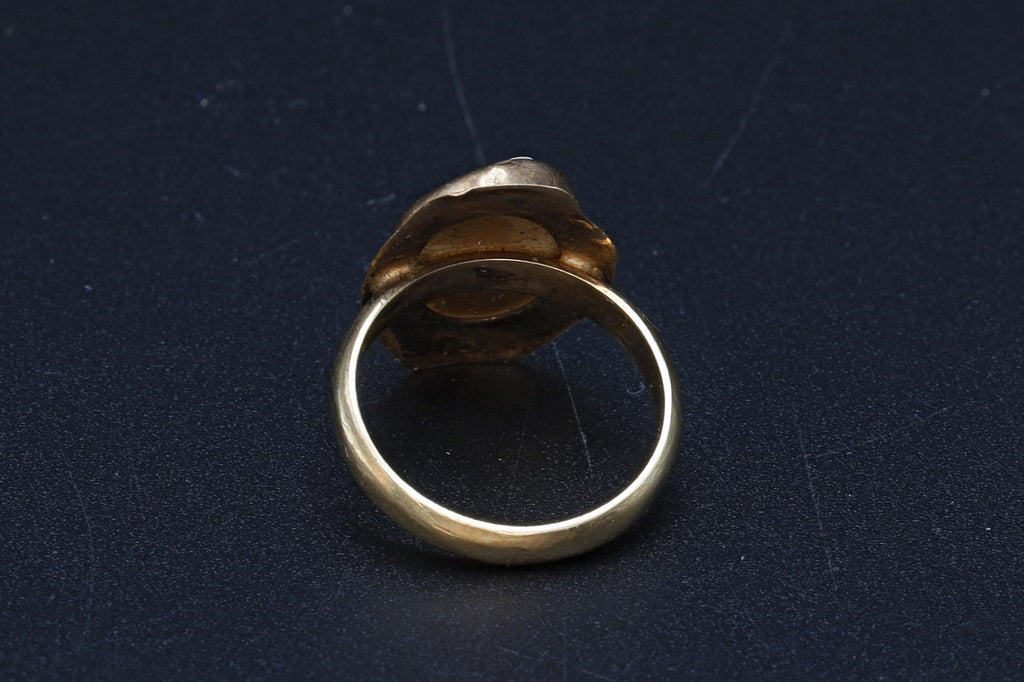 Antique 1880s Grant Tour Ring With Carved Shell Cameo And A 10 Karats Gold Setting, Italian Jewelry, Size 5 USA Charts, Total Weight 3 grams