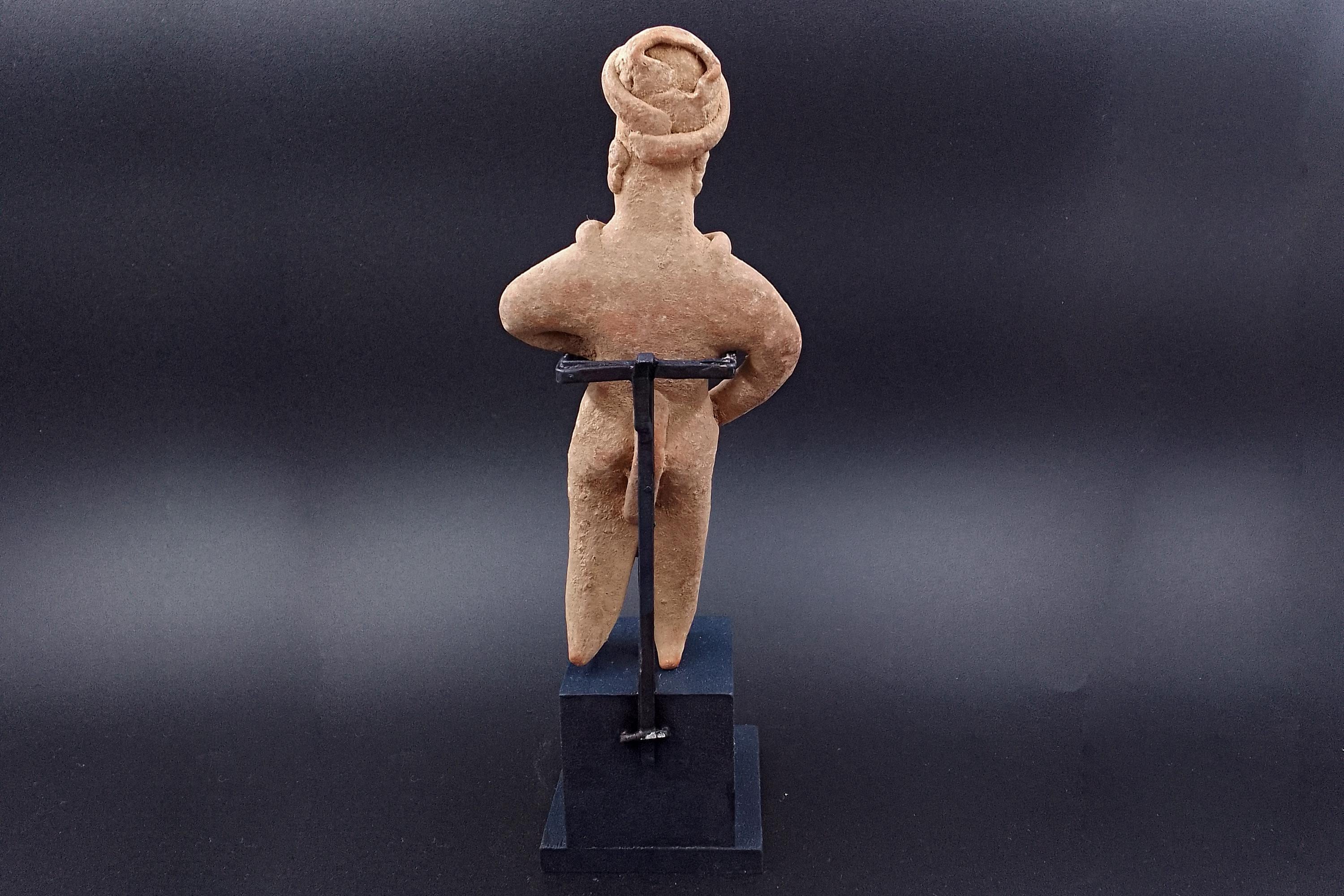 Ancient Pre Columbian Colima Pottery Standing Female Figure, Full Body Idol Dated Between 100 BCE To 250 AD, Western Mexico, Mesoamerica Art