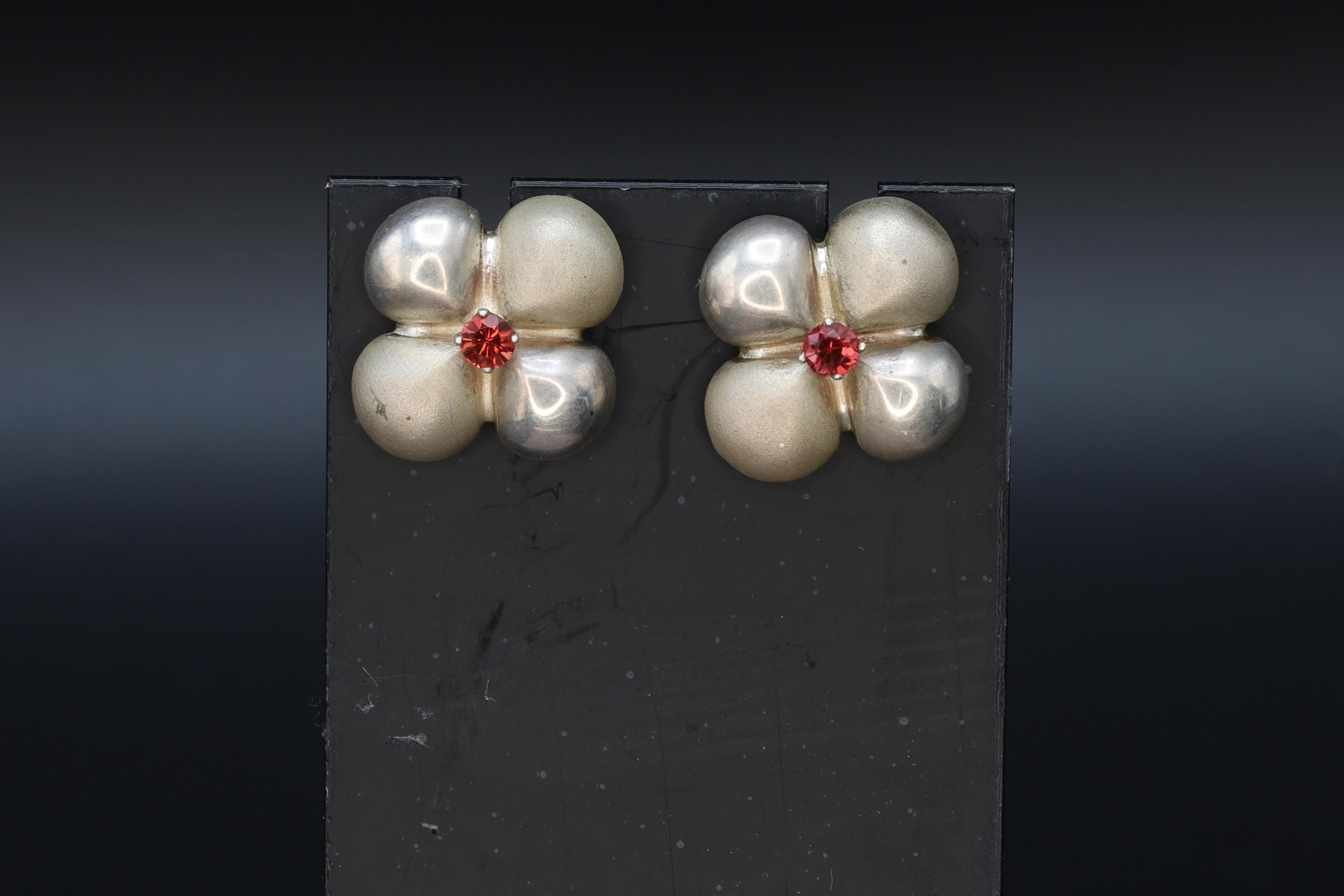 Art Deco Stud Earrings, Brushed 925 Sterling Silver And Faceted Red Garnet, A Dome Lobulated Studs, Retro Ca 1950s Jewelry