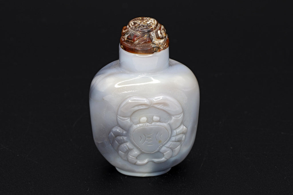 Early 20th Century Snuff Bottle, Lucky Crab On Carved Agate Stone, Perfume Bottle With Amber Stopper. Oriental Arts Tobacciana Collectibles