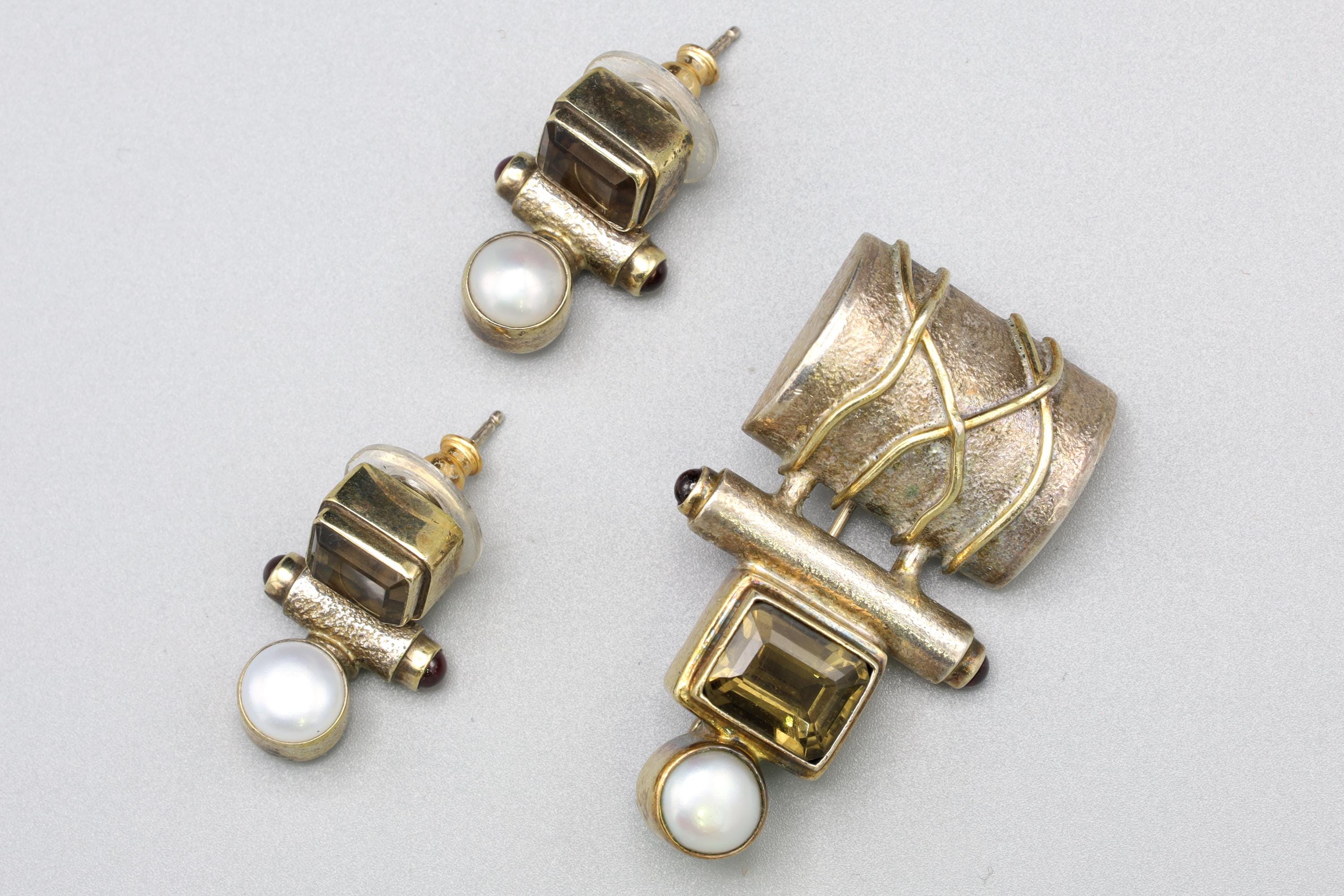 Modernist Jewelry Set With Earrings And Brooch Made With 925 Silver, Gold Wash Vermeil, Smoky Quartz And Pink Purple Garnet Cabochons