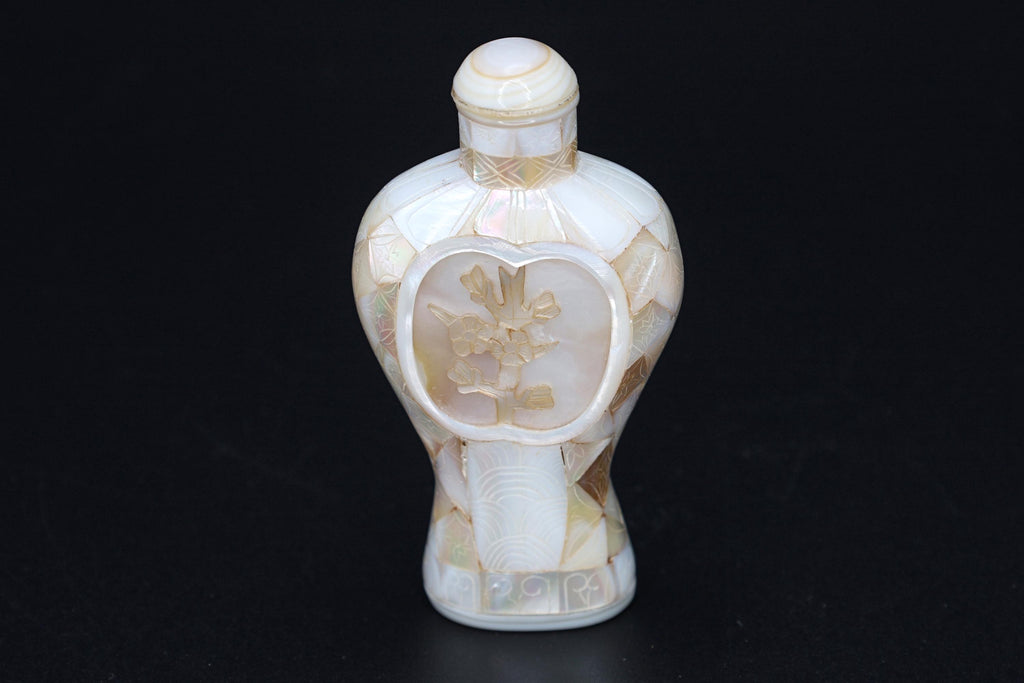 Antique Early 20th Century Hand Carved Mother Of Pearl Snuff Bottle, China Republic Period, Art Deco Style, Oriental Arts, Tobacciana
