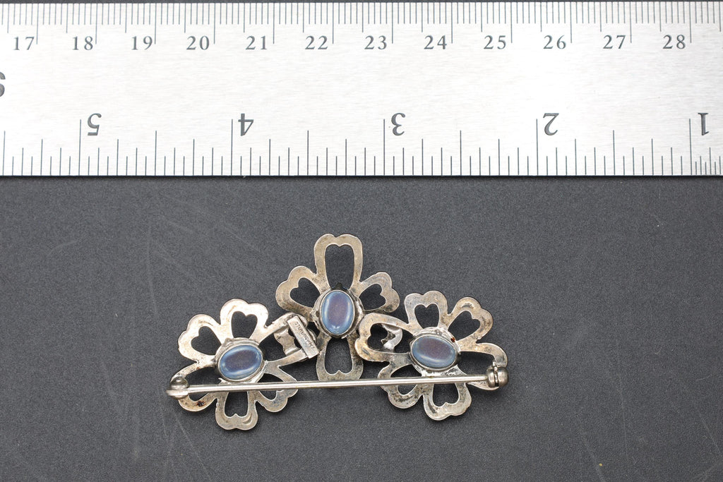 Mid Century WE Richards Jewelry, A Floral Design Brooch Pin, Sterling Silver And Moonstone Cabochons, Hallmarks, Retro American Fashion