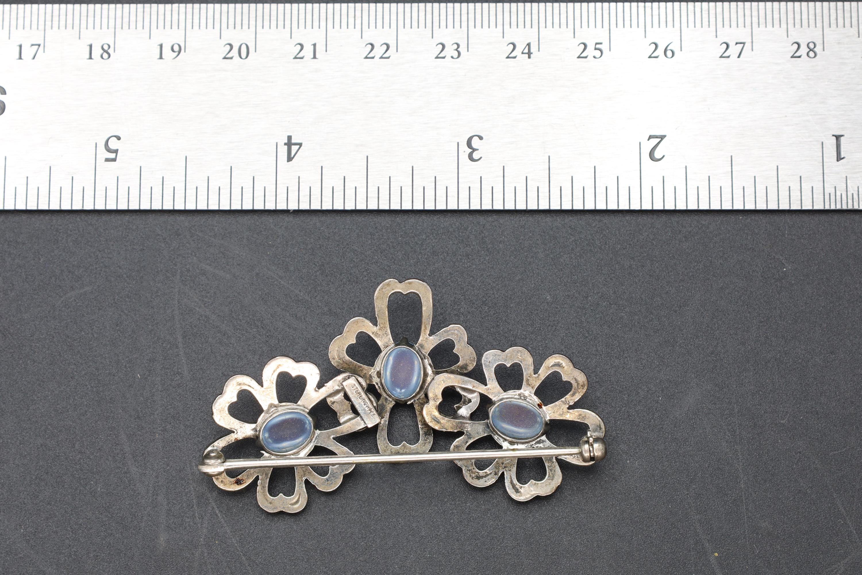 Mid Century WE Richards Jewelry, A Floral Design Brooch Pin, Sterling Silver And Moonstone Cabochons, Hallmarks, Retro American Fashion