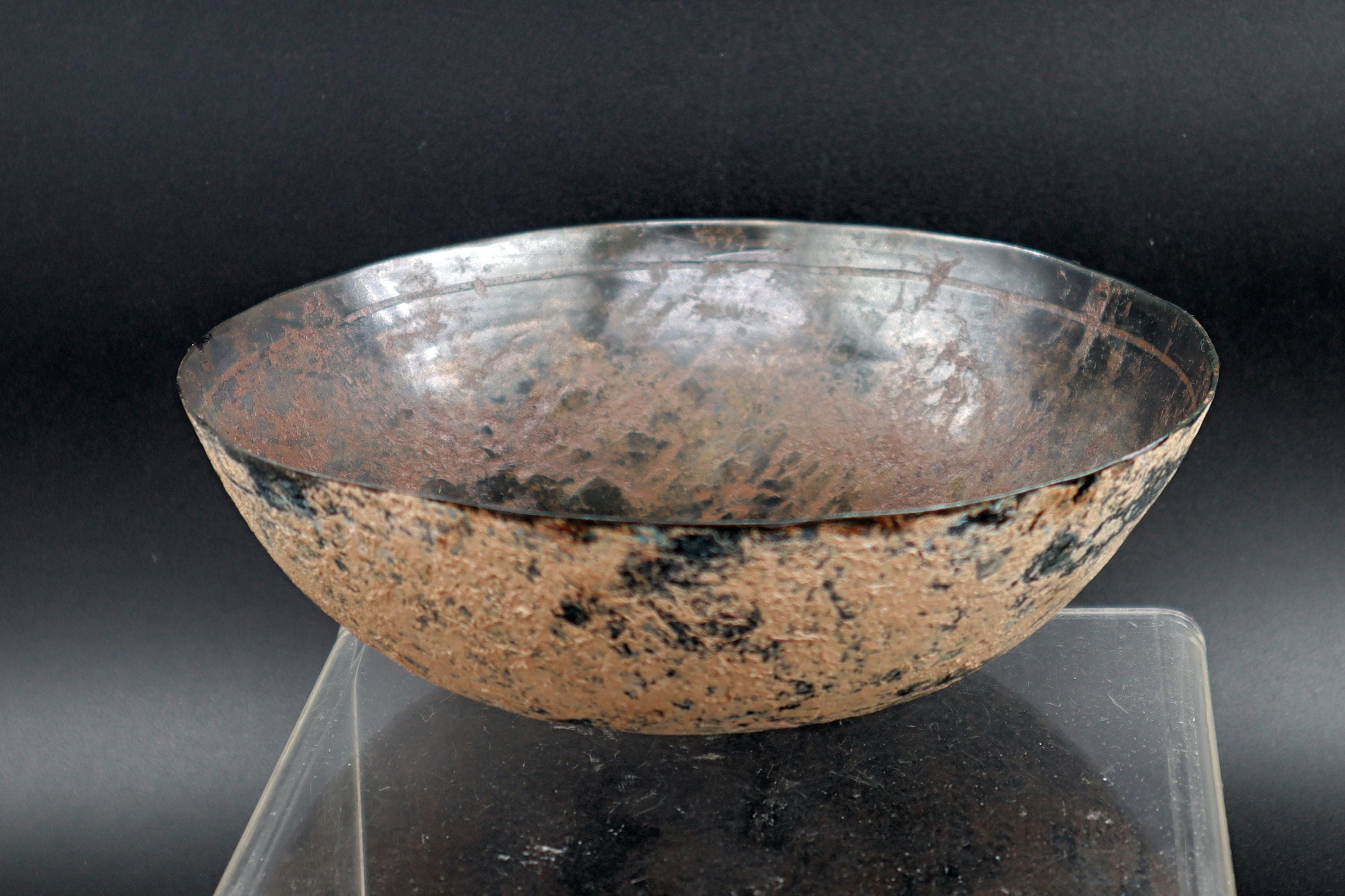 Ancient Near East, Sasanian Empire, Dated As Between The 3rd To 7th Century CE. A Simple Manufacture Bronze Bowl Or Phiale, Antiquities Art