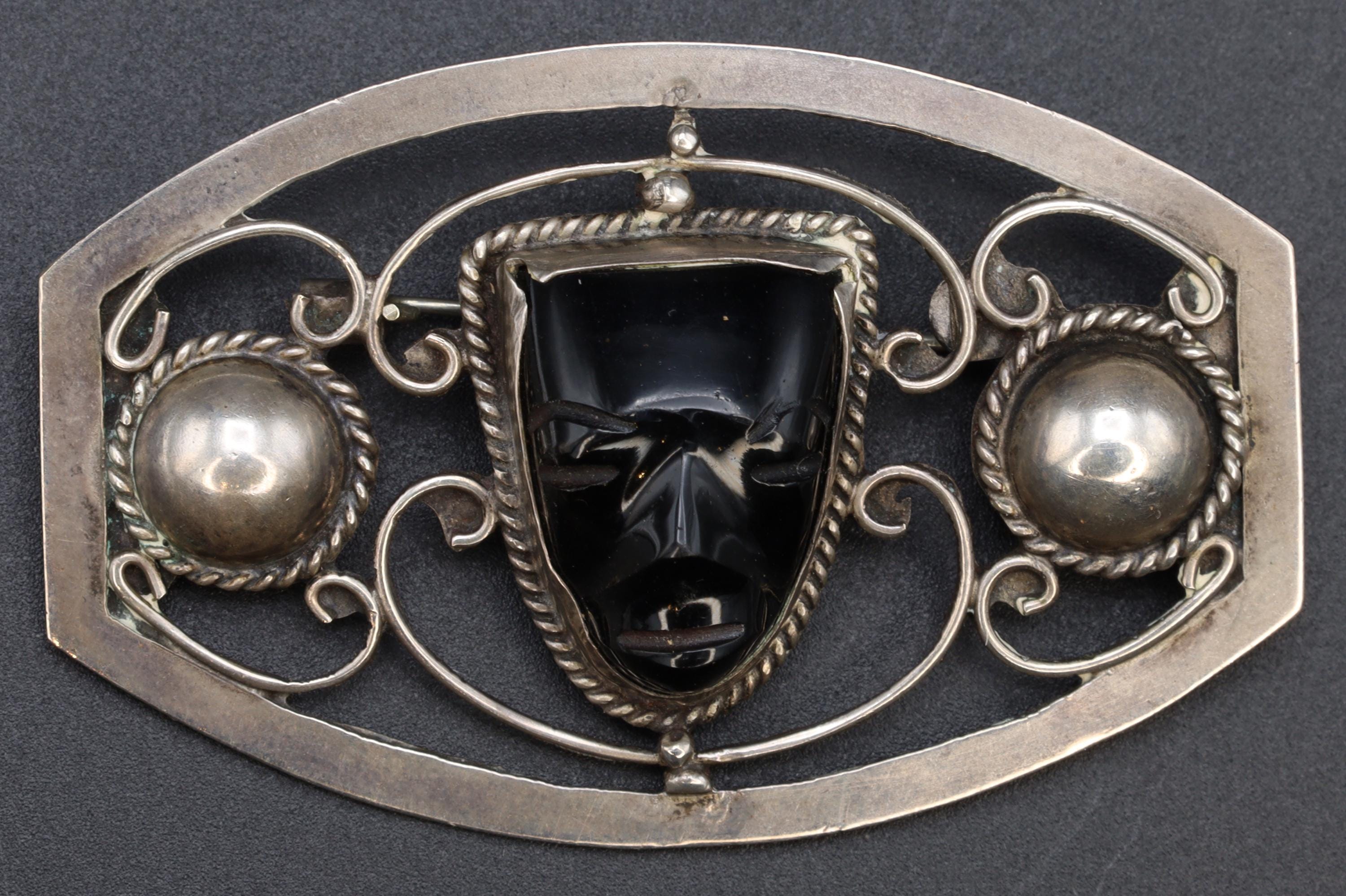 Art Deco Jewelry From Mexico, A Mid Century Brooch Pin On Neo Aztec Design, Sterling Silver And Carved Black Onyx, Retro Ethnic Fashion Art