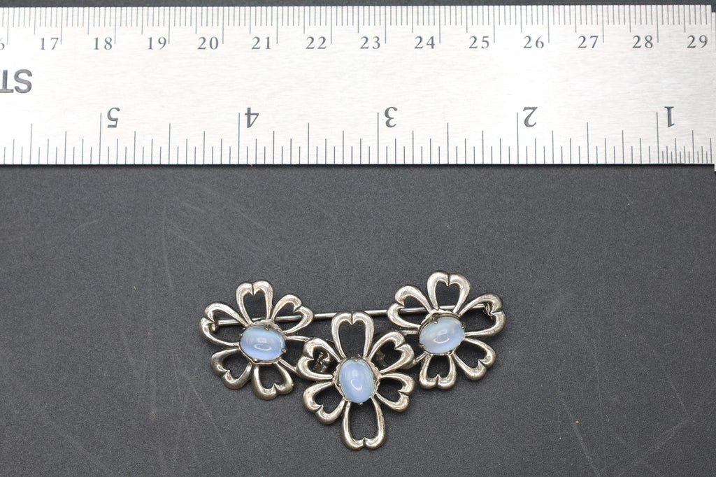 Mid Century WE Richards Jewelry, A Floral Design Brooch Pin, Sterling Silver And Moonstone Cabochons, Hallmarks, Retro American Fashion