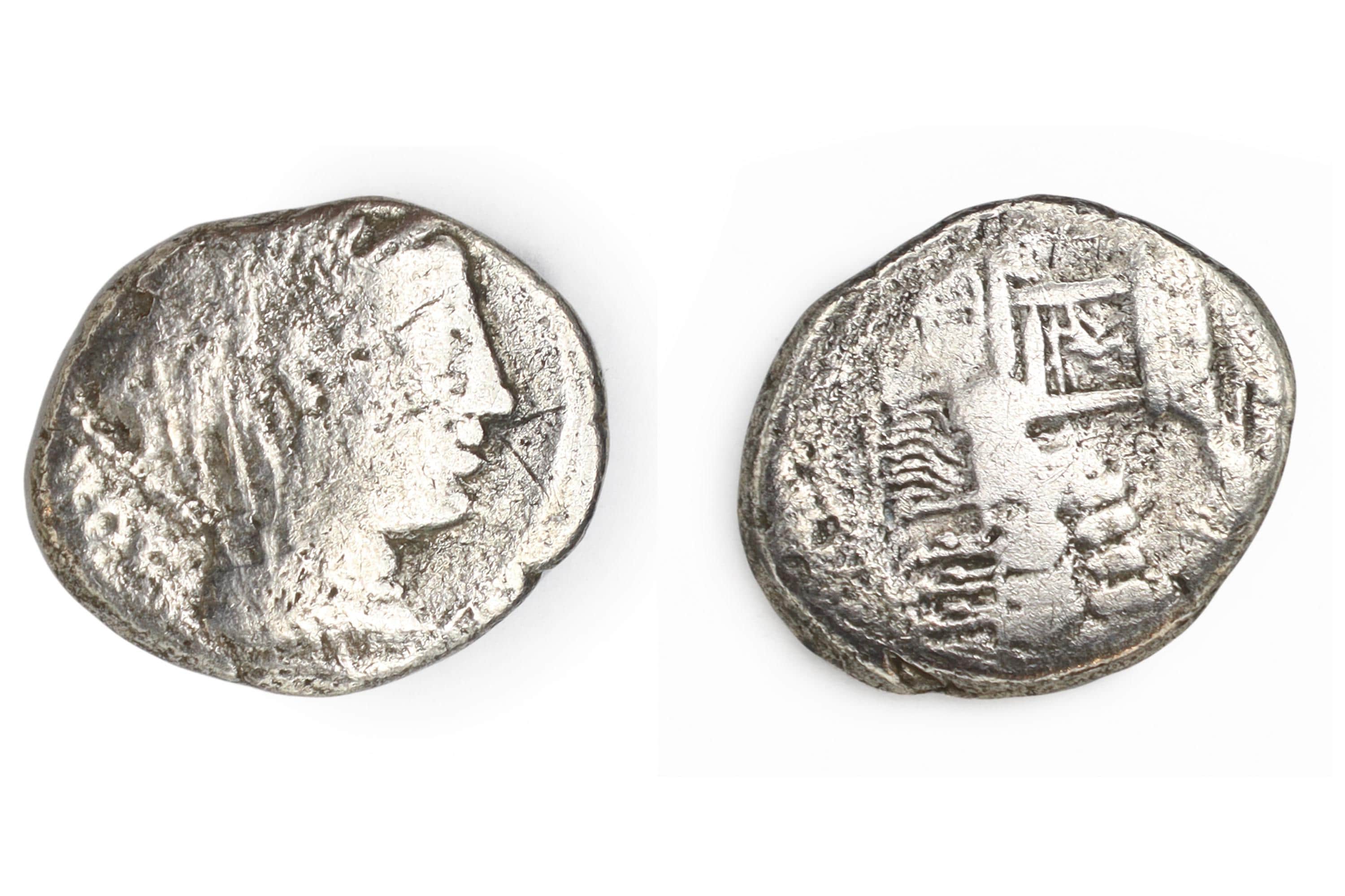 Ancient Roman Republic, A Silver Denarius Coin Of 16 Asses, Year 87 BCE, Goddess Juno And Quadriga, Numismatics And Historical Antiquities