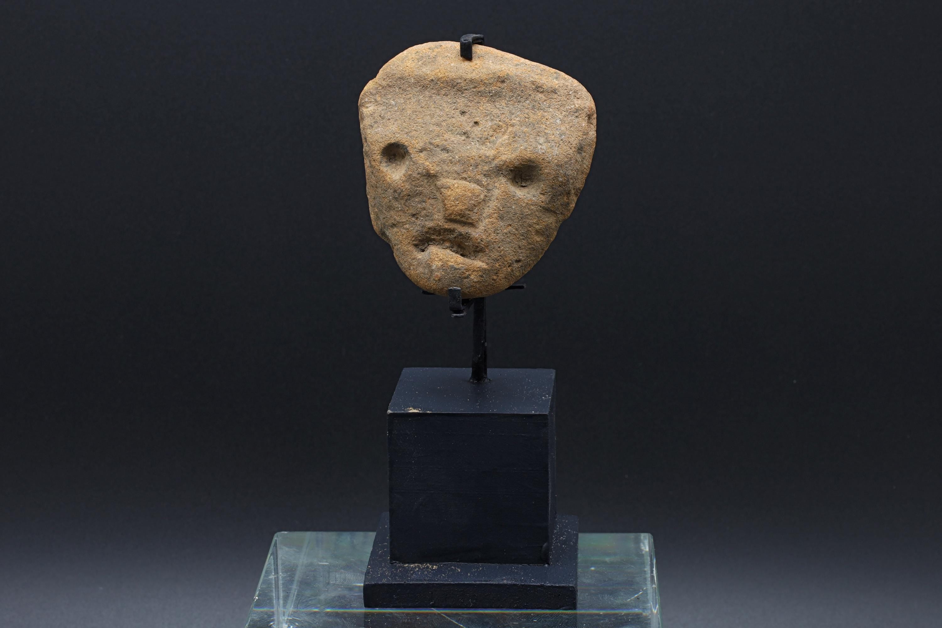 Ancient Huastec Head Figure, Circa 300 AD Panuco River Area Style, Veracruz Pre-Columbian Ceramic Idol Figure On Stand, PreHispanic Mexico
