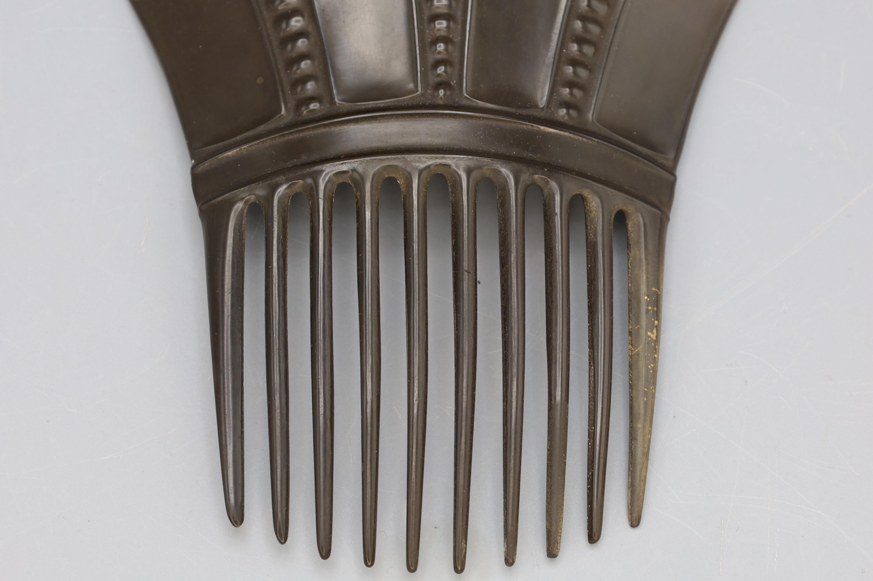 Antique 1880s Peineta, Victorian Era Fashion Accessories, Vulcanite Ornament Hair Comb, Gutta Percha In Art Nouveau Style, Very Rare
