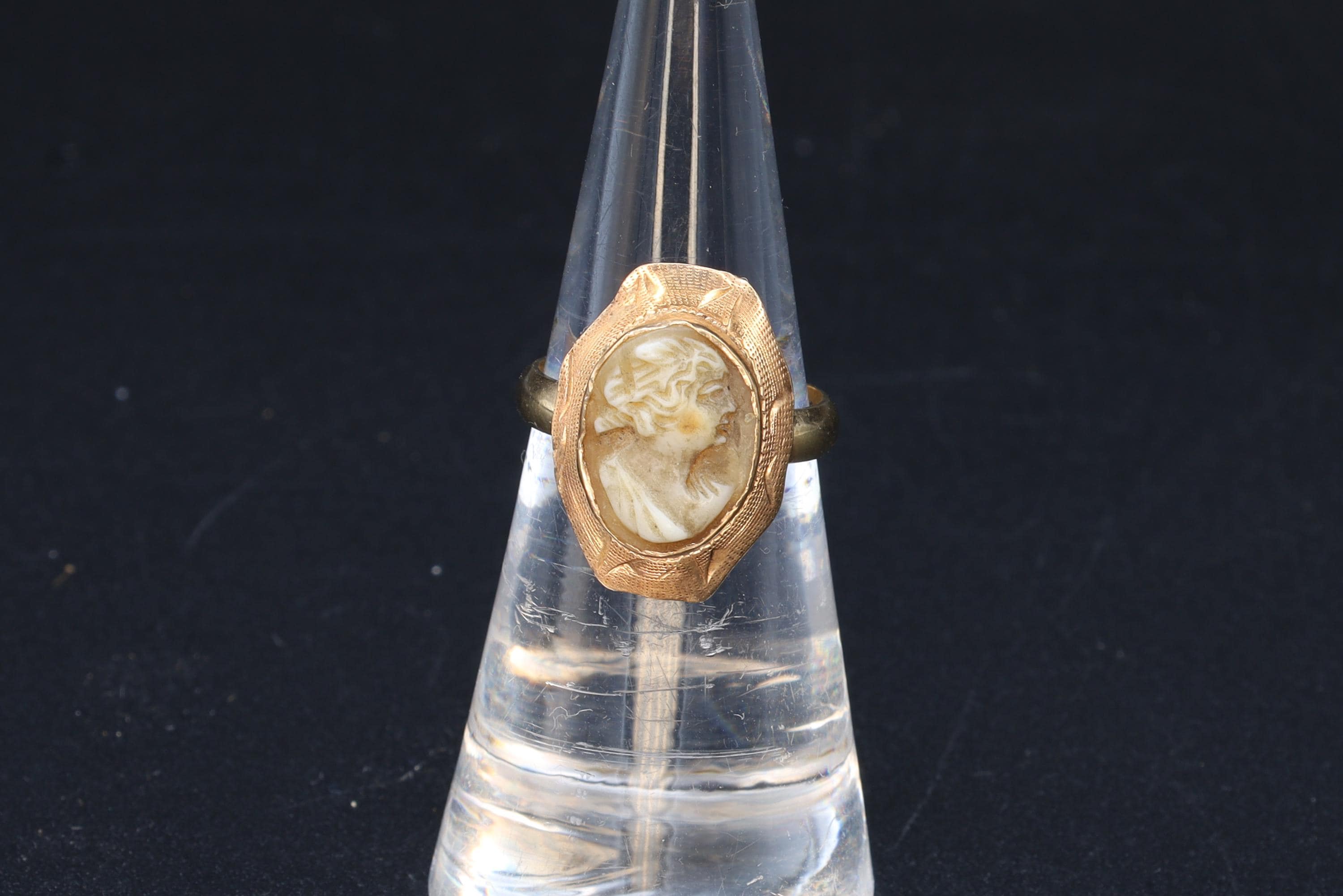 Antique 1880s Grant Tour Ring With Carved Shell Cameo And A 10 Karats Gold Setting, Italian Jewelry, Size 5 USA Charts, Total Weight 3 grams
