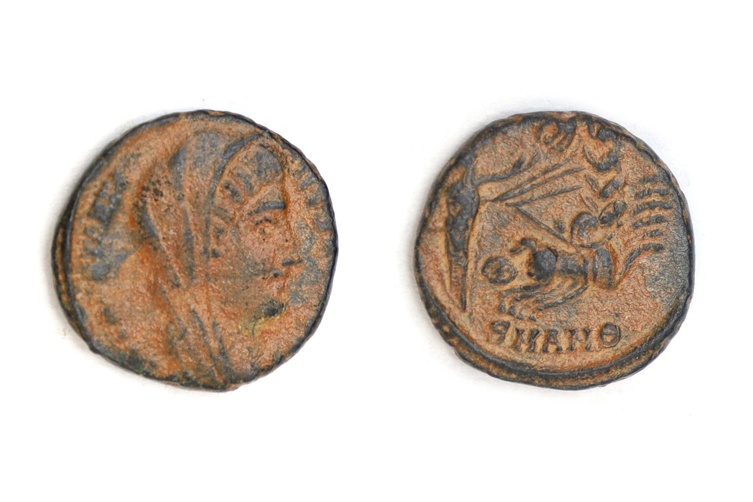 Ancient Rome Bronze Coin Constantine I Posthumous Issue The Quadriga Chariot, 4th Century AD, Numismatics And Historical Collectibles