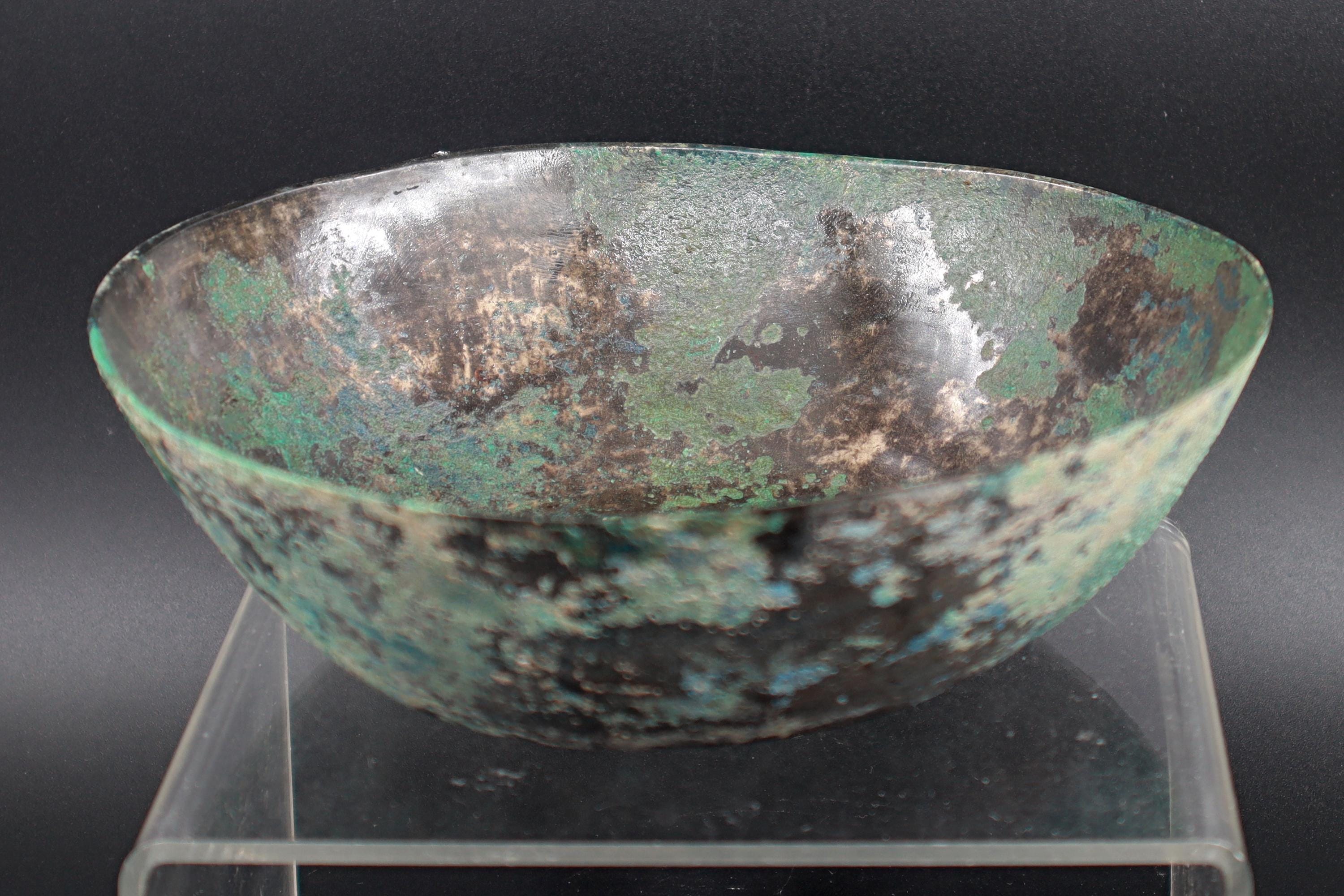 Ancient Near East, Sasanian Empire, Dated As Between The 3rd To 7th Century CE. A Simple Manufacture Bronze Bowl Or Phiale, Antiquities Art