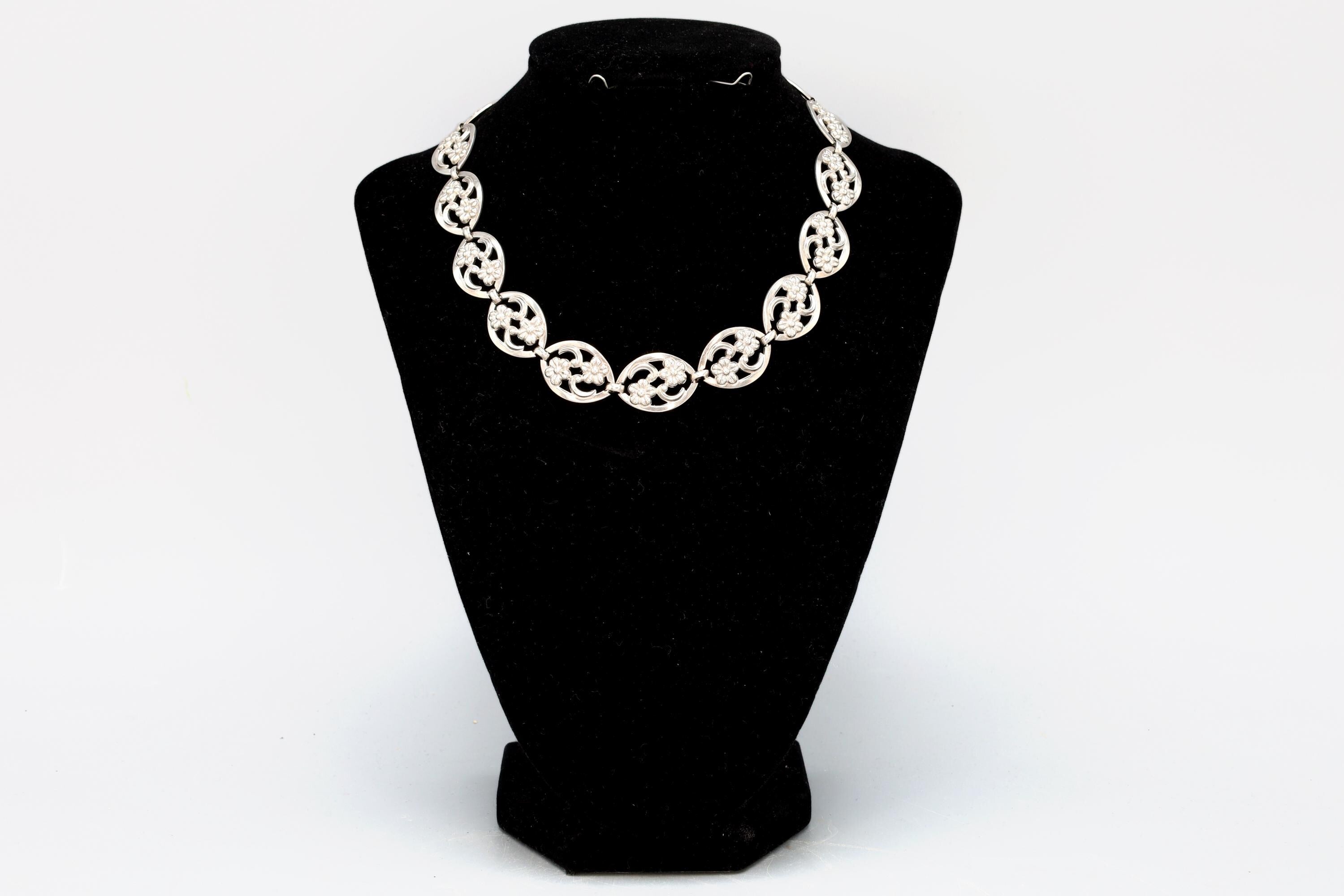 Panel Necklace With Flowers By Sterling WRE Richards, A Vintage 1950s American Jewelry, Oval Cut Out Links, Retro Fashion Accessories