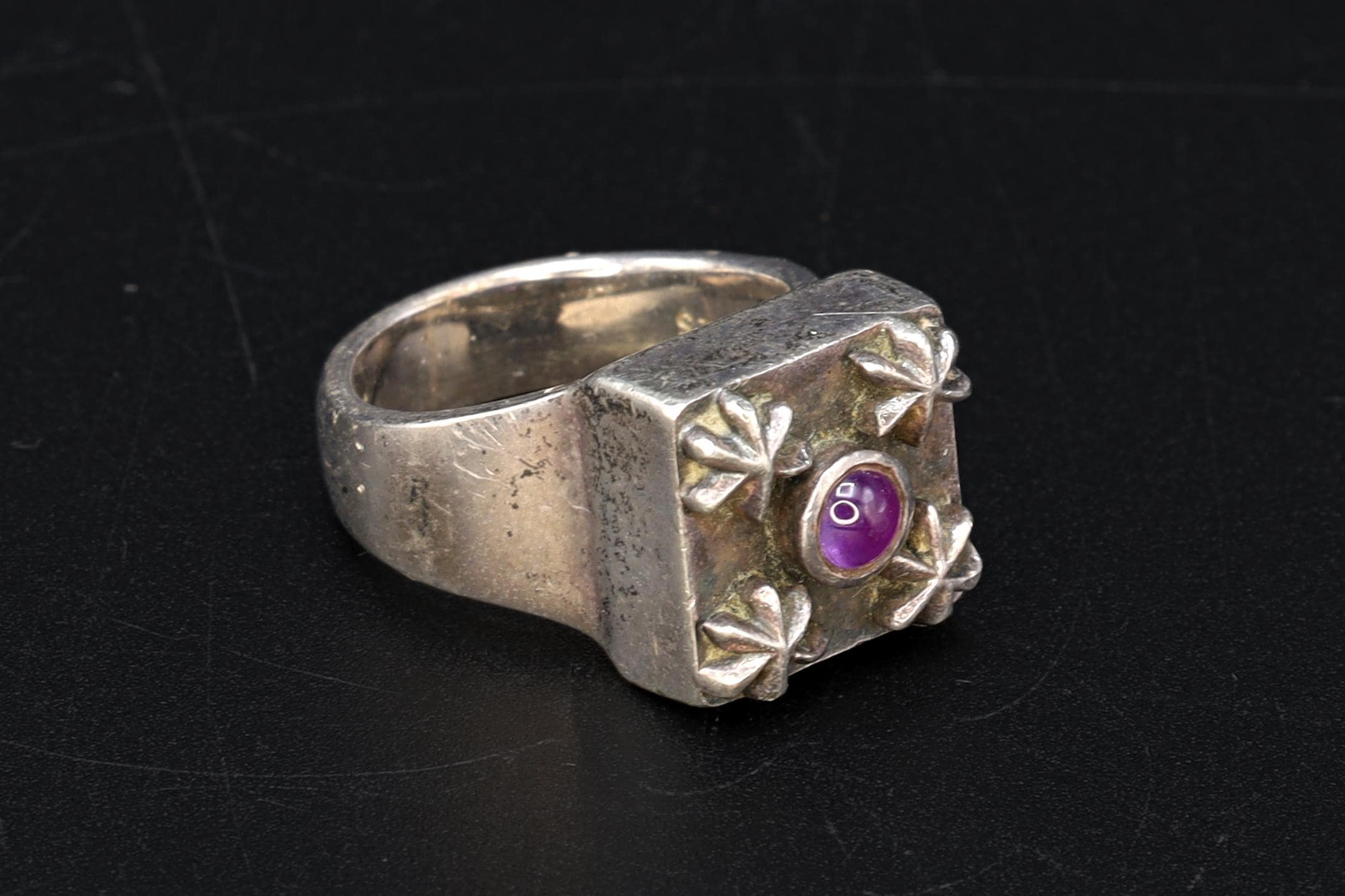 Bernard Bouhnik Early Piece, Amethyst And 925 Sterling Silver Ring Size 5 USA Charts, Metal Pointu's Jewelry, St Germain des Pres 1994 Paris