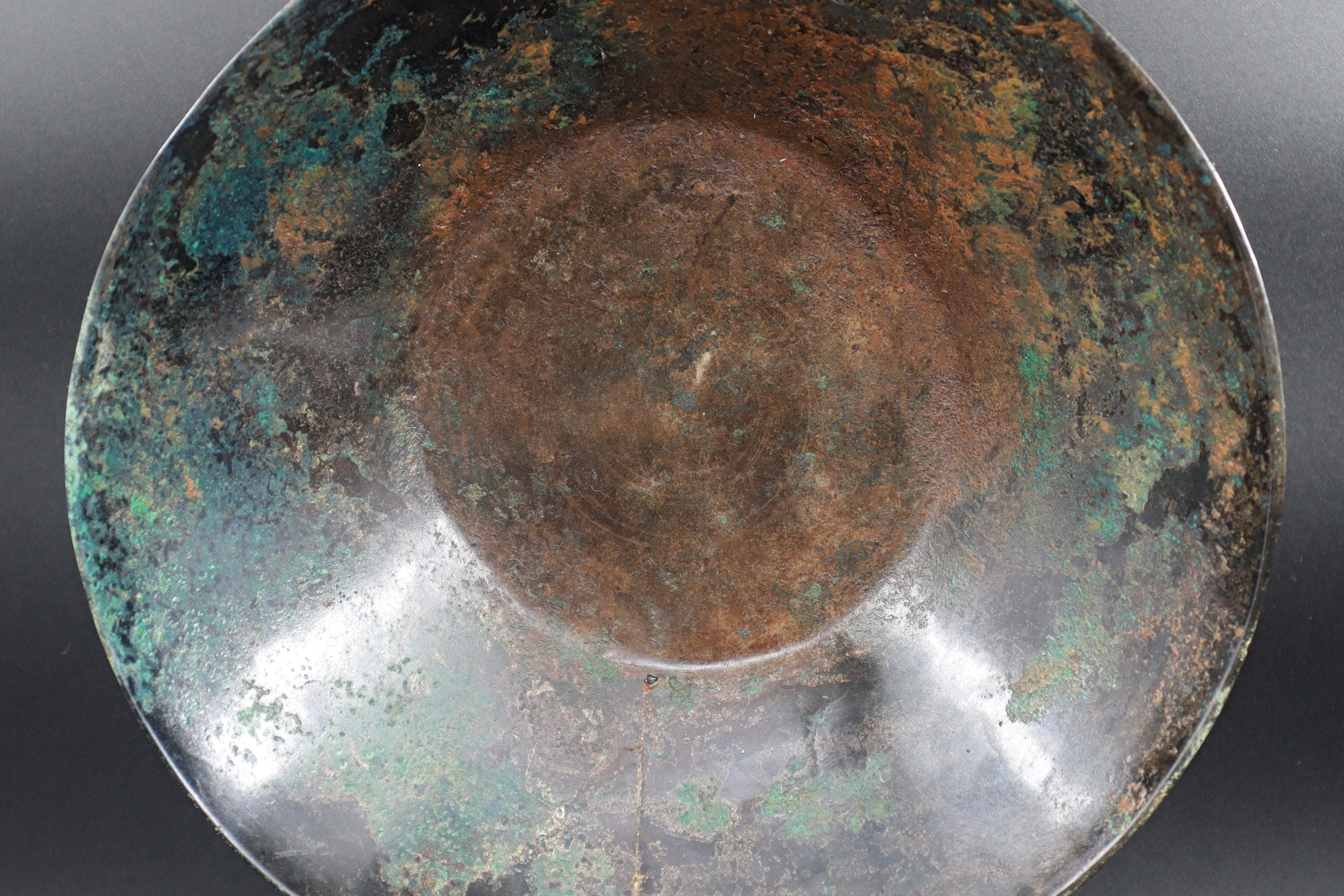 Ancient Near East, Sasanian Empire, Dated As Between The 3rd To 7th Century CE. A Simple Manufacture Bronze Bowl Or Phiale, Antiquities Art