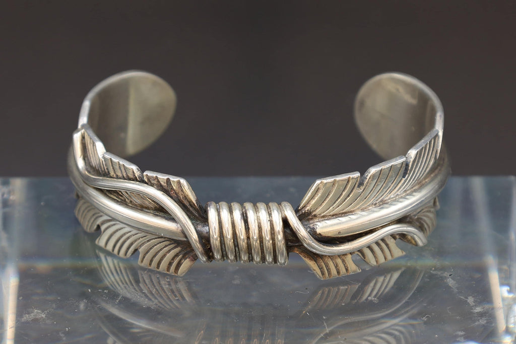 Navajo Mike Thomas Jewelry, Cuff Bangle Made Out Sterling Silver, Falcon Feathers, Southwestern Americana Fashion Accessories