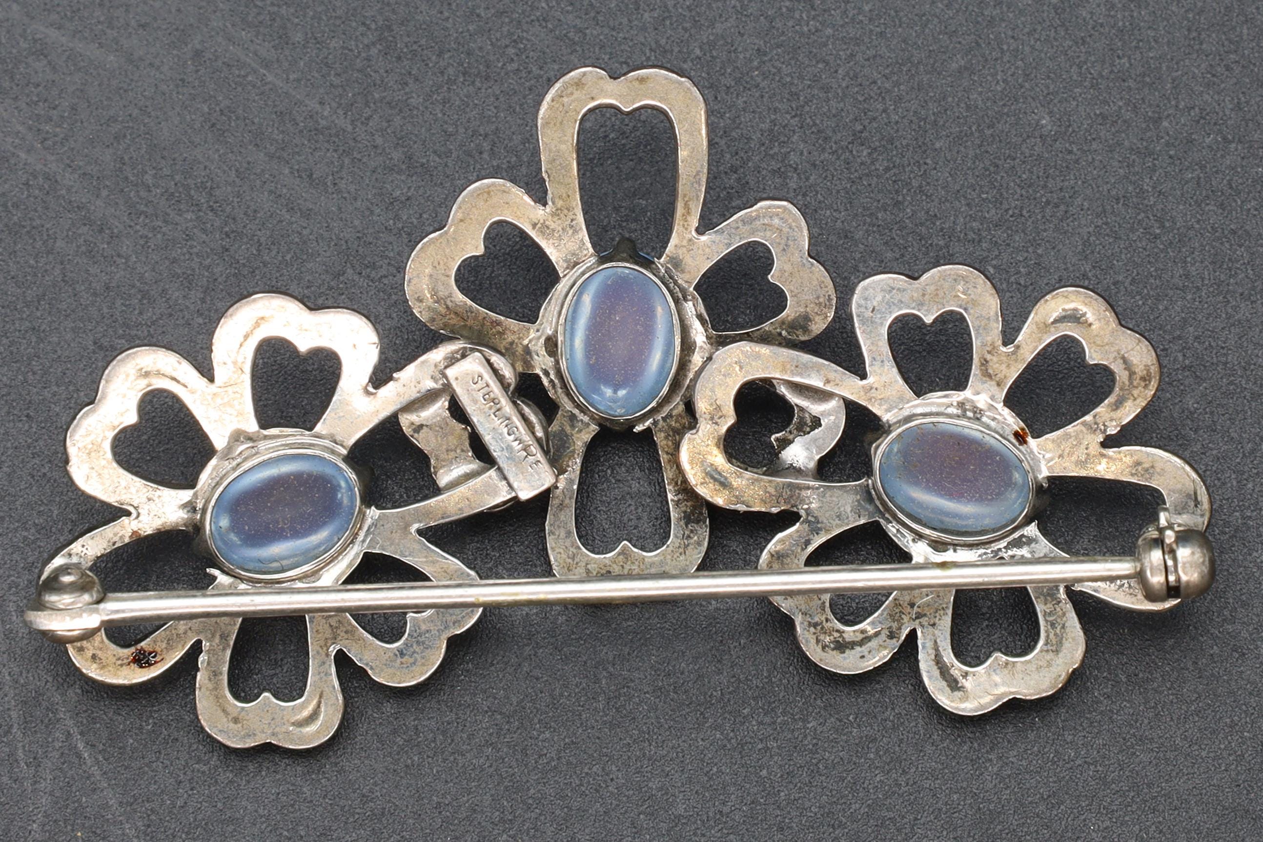 Mid Century WE Richards Jewelry, A Floral Design Brooch Pin, Sterling Silver And Moonstone Cabochons, Hallmarks, Retro American Fashion