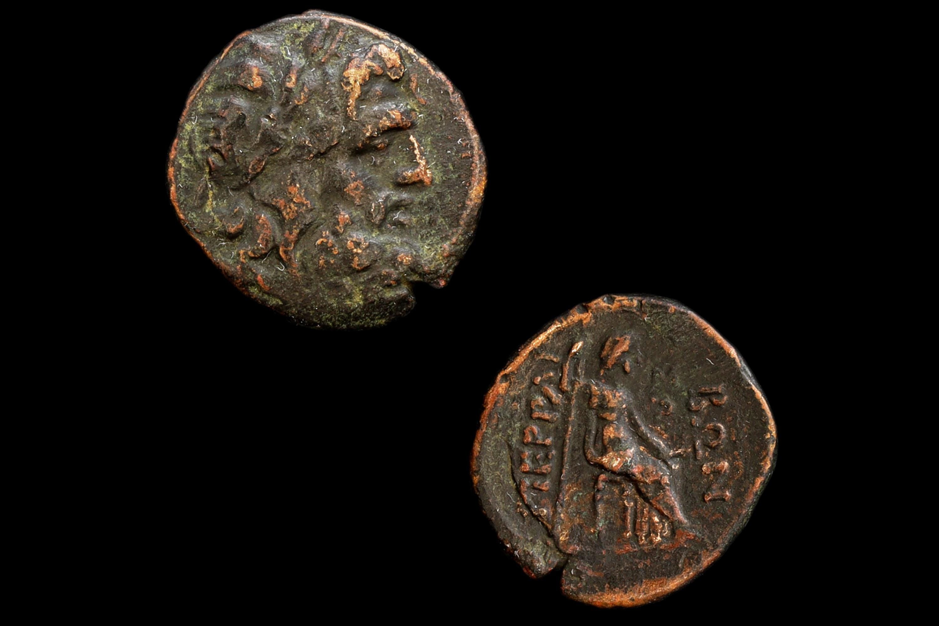 Ancient Greece 2nd Century BCE Trichalkon Of A Drachm Bronze Coin With God Zeus And Goddess Hera, Perrhaiboi or Perrhaebi, Thessaly