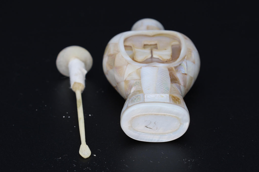 Antique Early 20th Century Hand Carved Mother Of Pearl Snuff Bottle, China Republic Period, Art Deco Style, Oriental Arts, Tobacciana