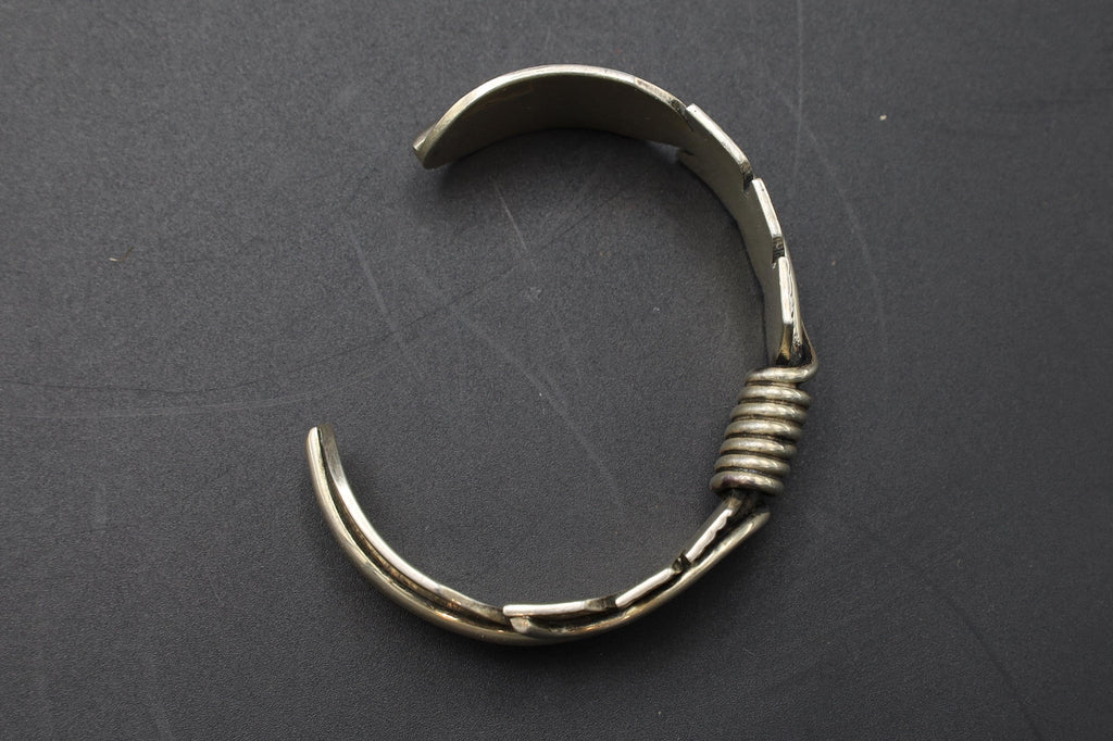 Navajo Mike Thomas Jewelry, Cuff Bangle Made Out Sterling Silver, Falcon Feathers, Southwestern Americana Fashion Accessories