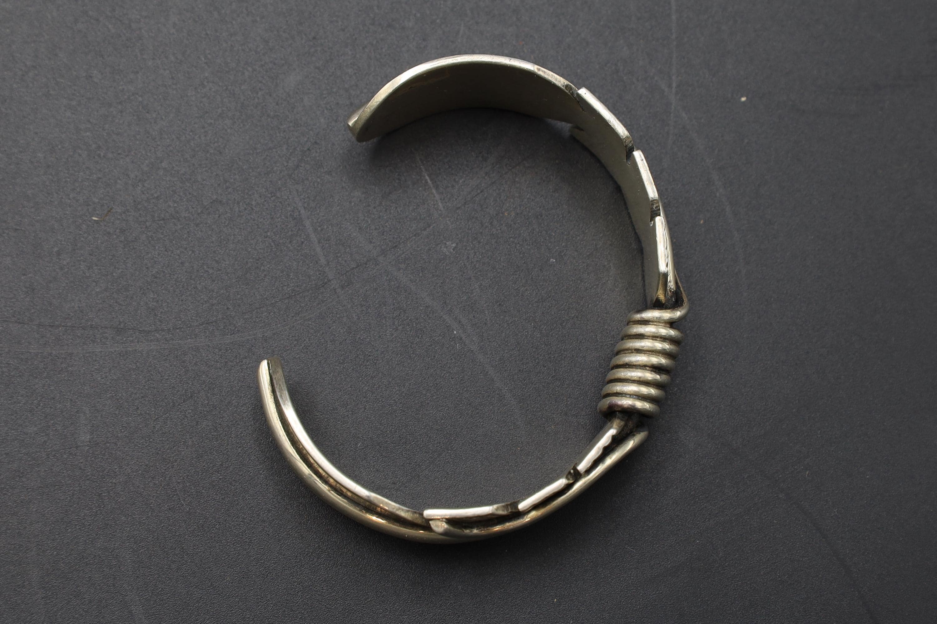 Navajo Mike Thomas Jewelry, Cuff Bangle Made Out Sterling Silver, Falcon Feathers, Southwestern Americana Fashion Accessories