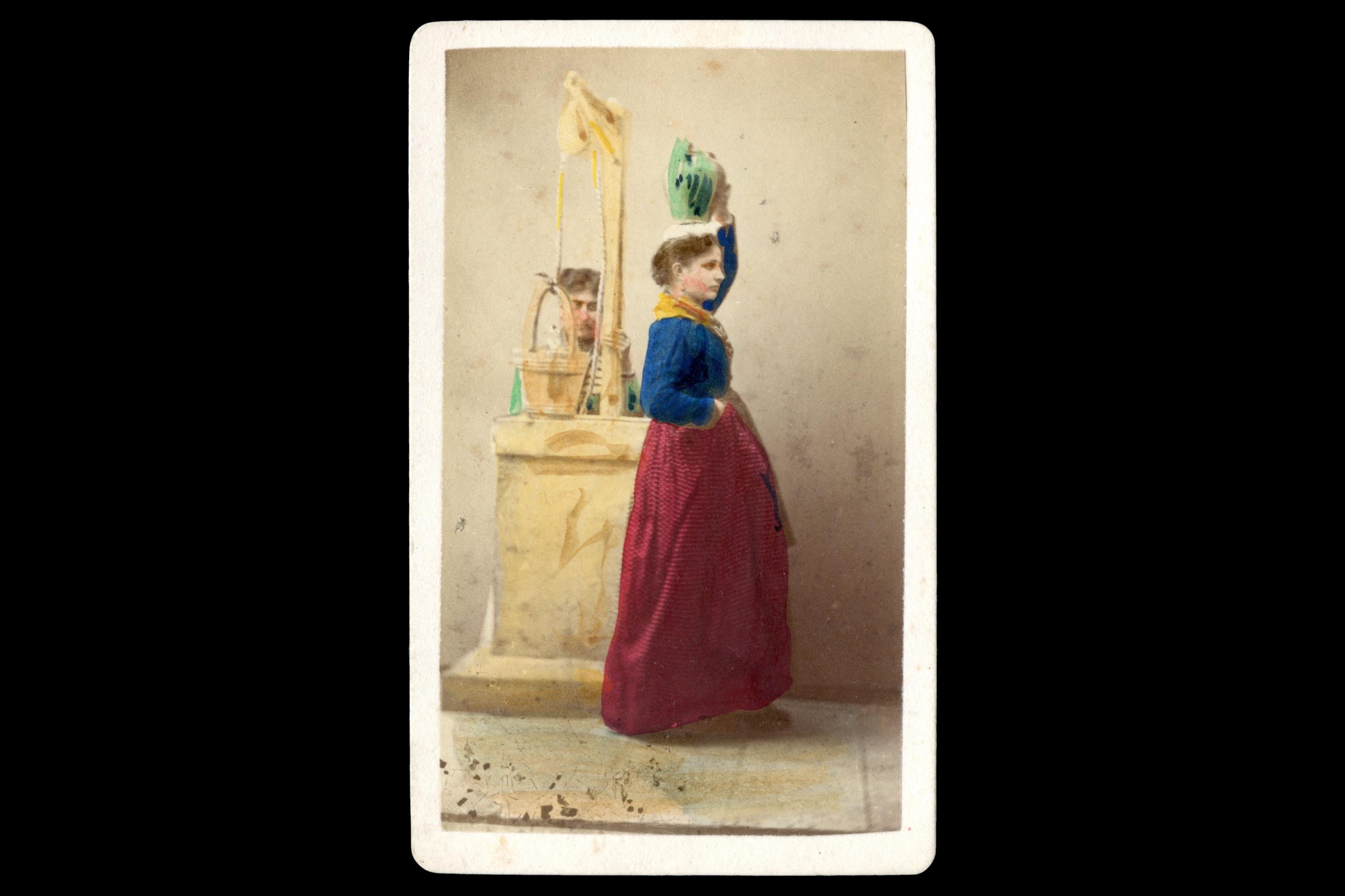 Naples Italy 1870s, Hand Colored Carte De Visite Photo With A Water Lady In Folk Clothes, Fratelli De Luca, Collectibles And Memorabilia