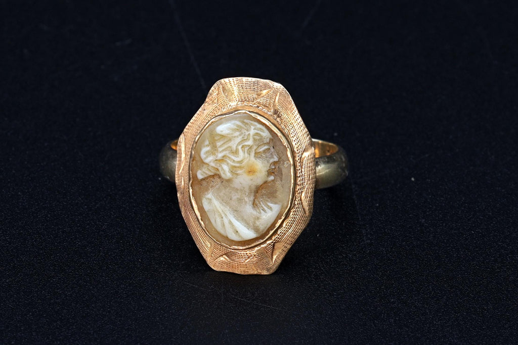 Antique 1880s Grant Tour Ring With Carved Shell Cameo And A 10 Karats Gold Setting, Italian Jewelry, Size 5 USA Charts, Total Weight 3 grams