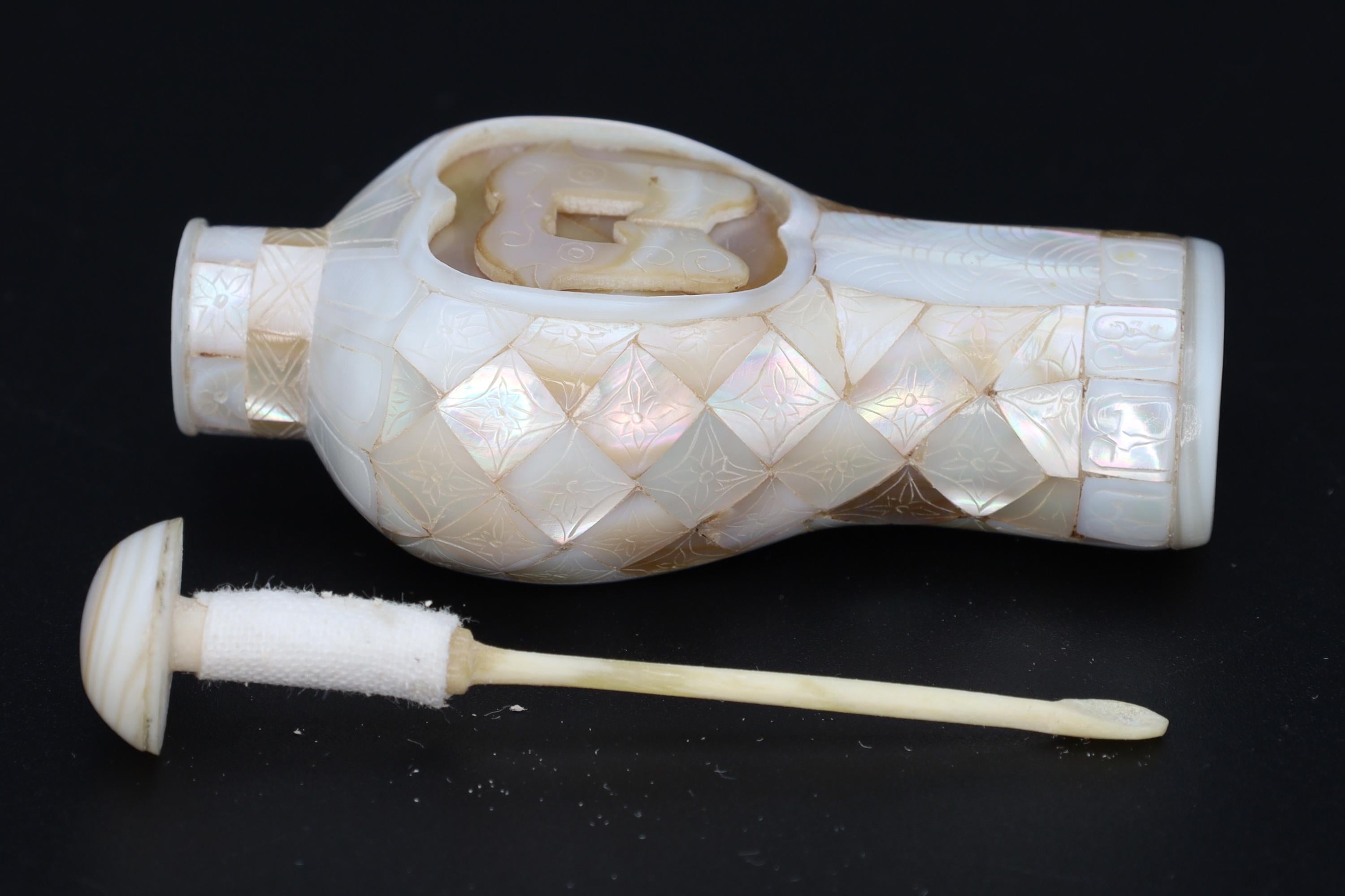 Antique Early 20th Century Hand Carved Mother Of Pearl Snuff Bottle, China Republic Period, Art Deco Style, Oriental Arts, Tobacciana