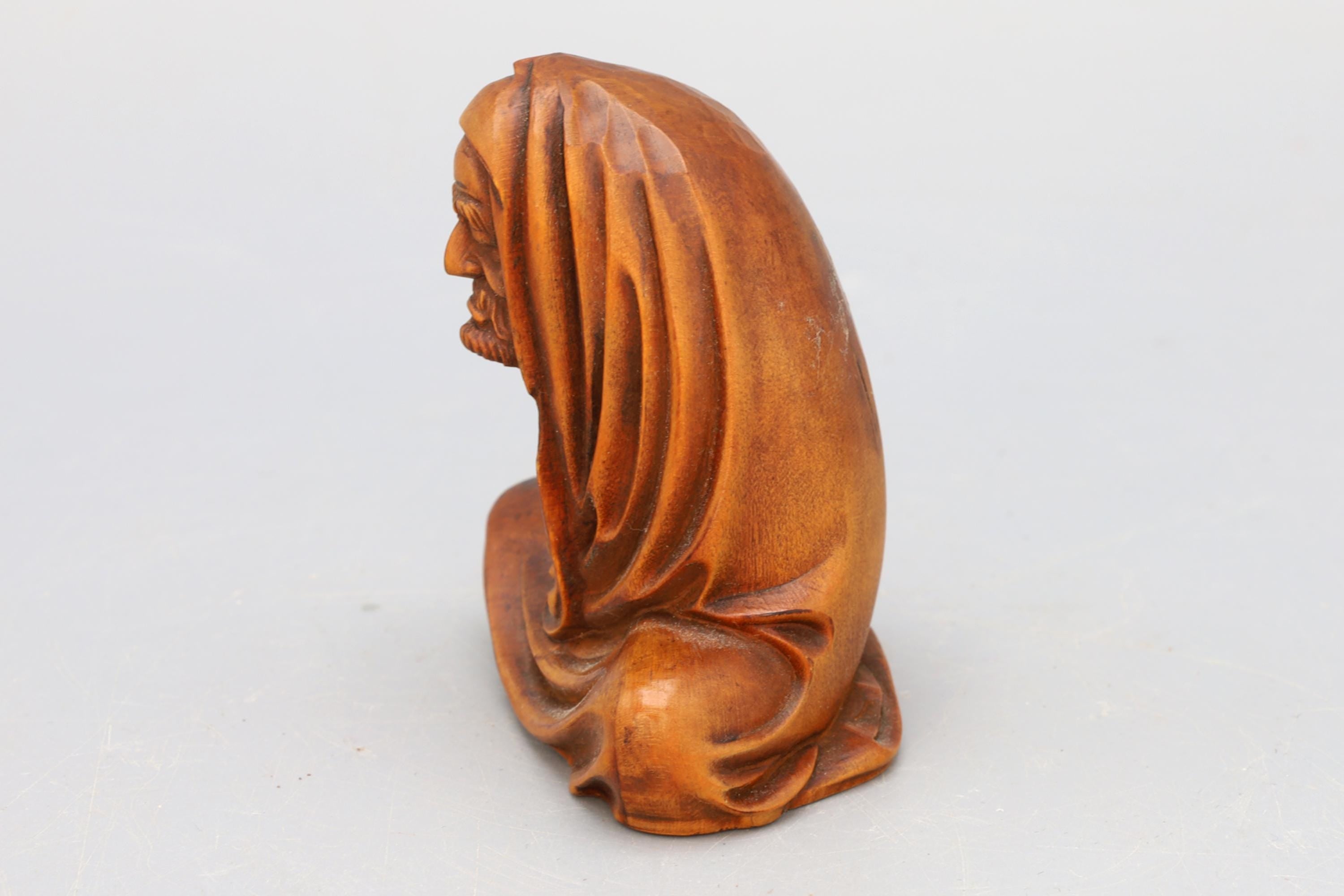 Japanese Carved Wood Figure, Sitting Dharma Bodhisattva As A Scholar Or Arhat, Buddhist Art, Oriental Arts And Crafts, East Asia Decor