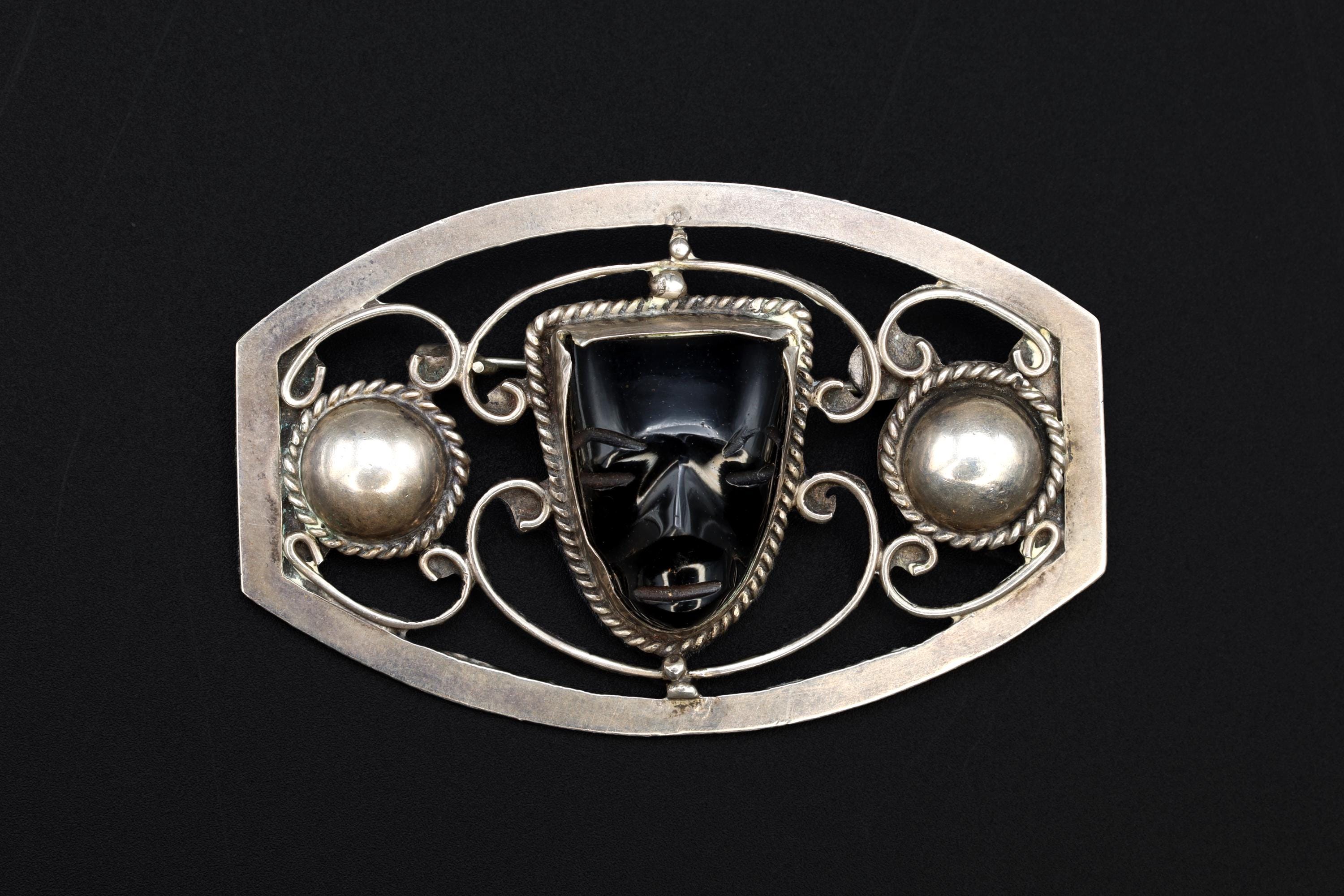 Art Deco Jewelry From Mexico, A Mid Century Brooch Pin On Neo Aztec Design, Sterling Silver And Carved Black Onyx, Retro Ethnic Fashion Art