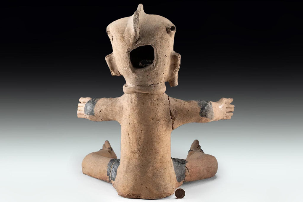 Ancient Pre Columbian Veracruz Pottery Male Sitting Figure, Remojadas Art Type 450 to 600 AD, Eastern Mexico, Thermoluminescence Tested